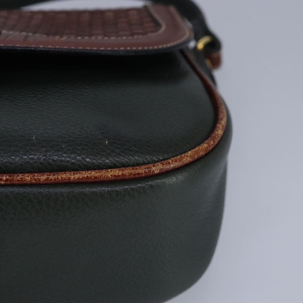 Bally Vintage Leather Green Leather Shoulder Bag Bag (Pre-Owned)