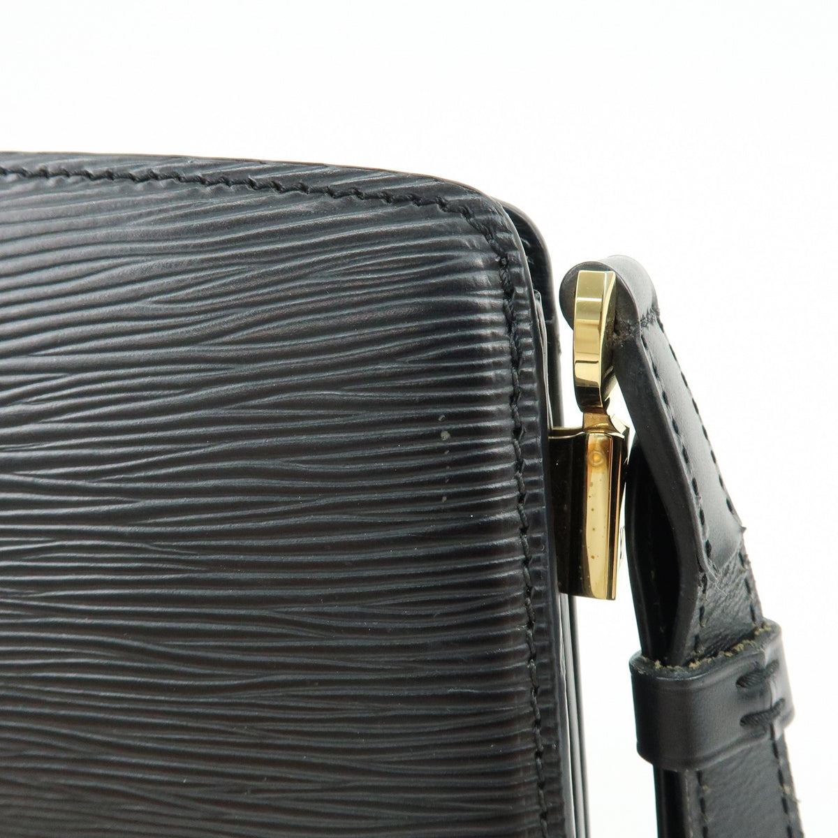 Louis Vuitton Capucines Epi Leather Black Leather Handbag (Pre-Owned)