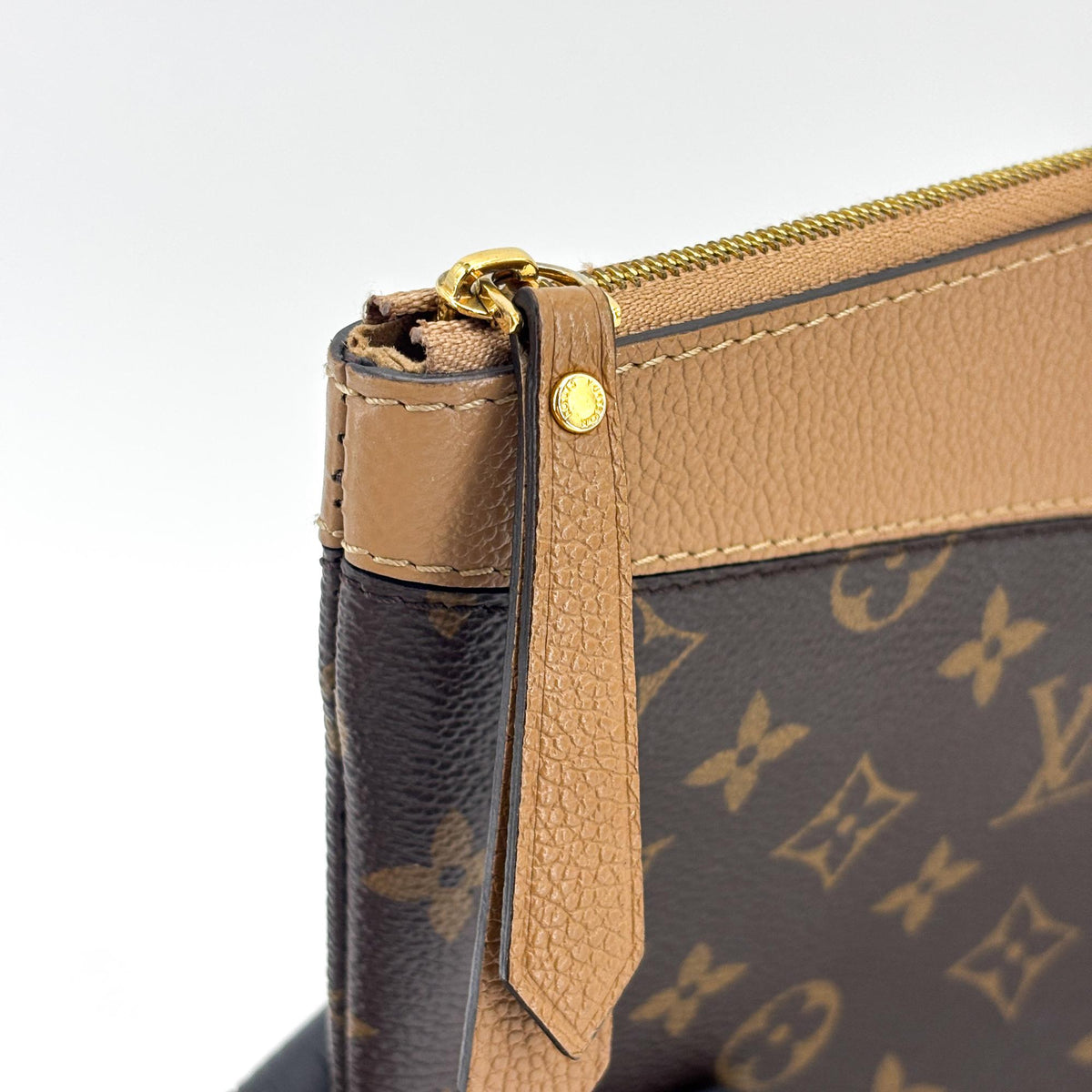 Louis Vuitton Daily Pouch Monogram Canvas Brown Canvas Clutche & Pouche Bag (Pre-Owned)