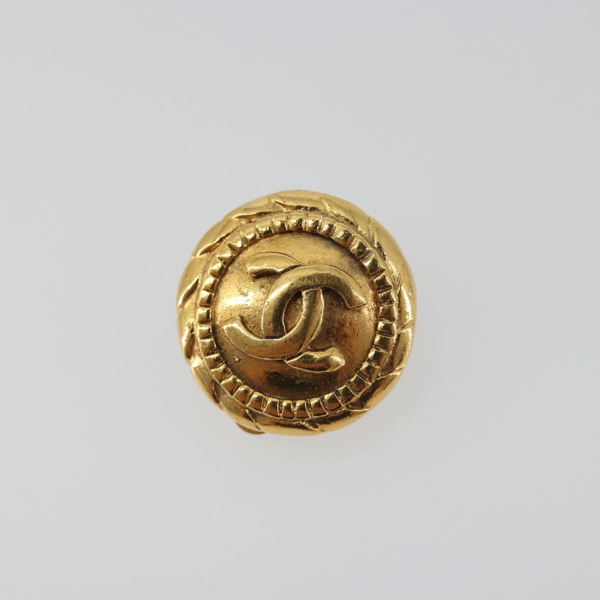 Chanel Vintage Round Cc Clip-On Metal Gold Metal Earrings Jewelry (Pre-Owned)