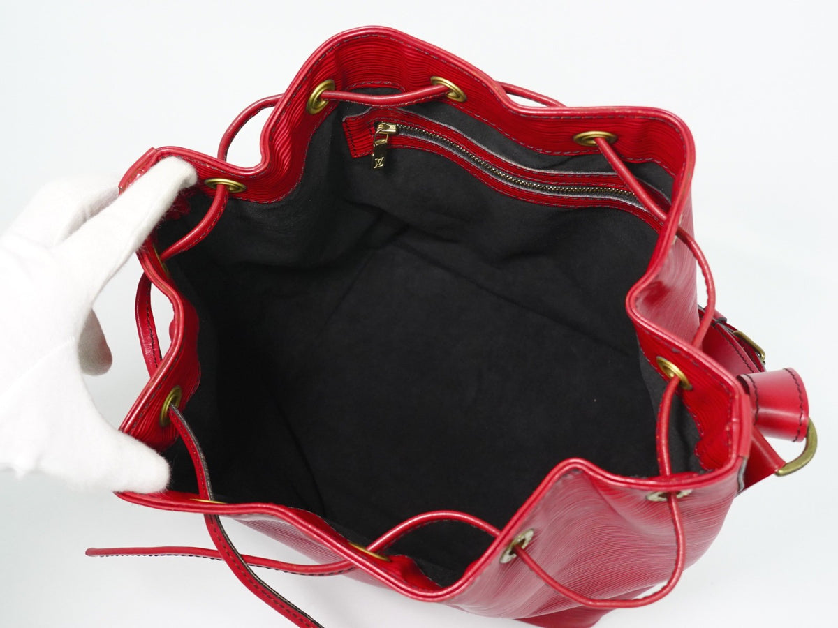 Louis Vuitton Petit Noe Epi Leather Red Leather Handbag (Pre-Owned)