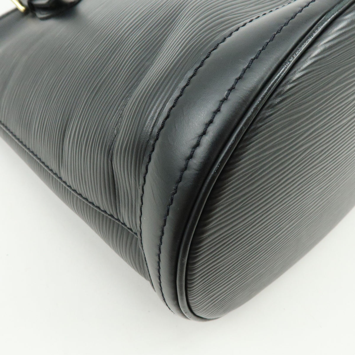 Louis Vuitton Petit Bucket Epi Leather Black Leather Handbag (Pre-Owned)