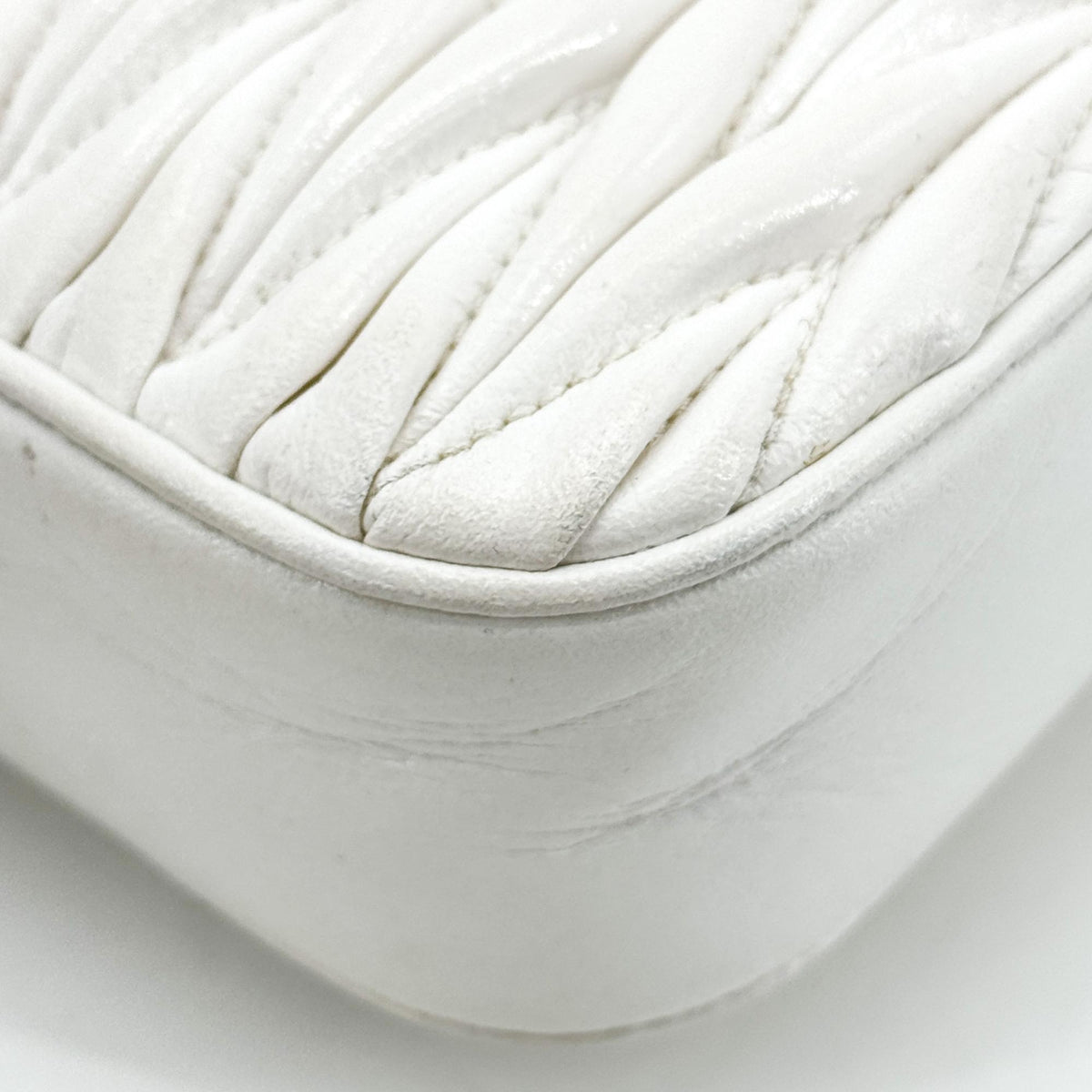 Miu Miu Matelassé Nappa Leather Top Handle Bag Leather White Leather Clutche & Pouche Bag (Pre-Owned)