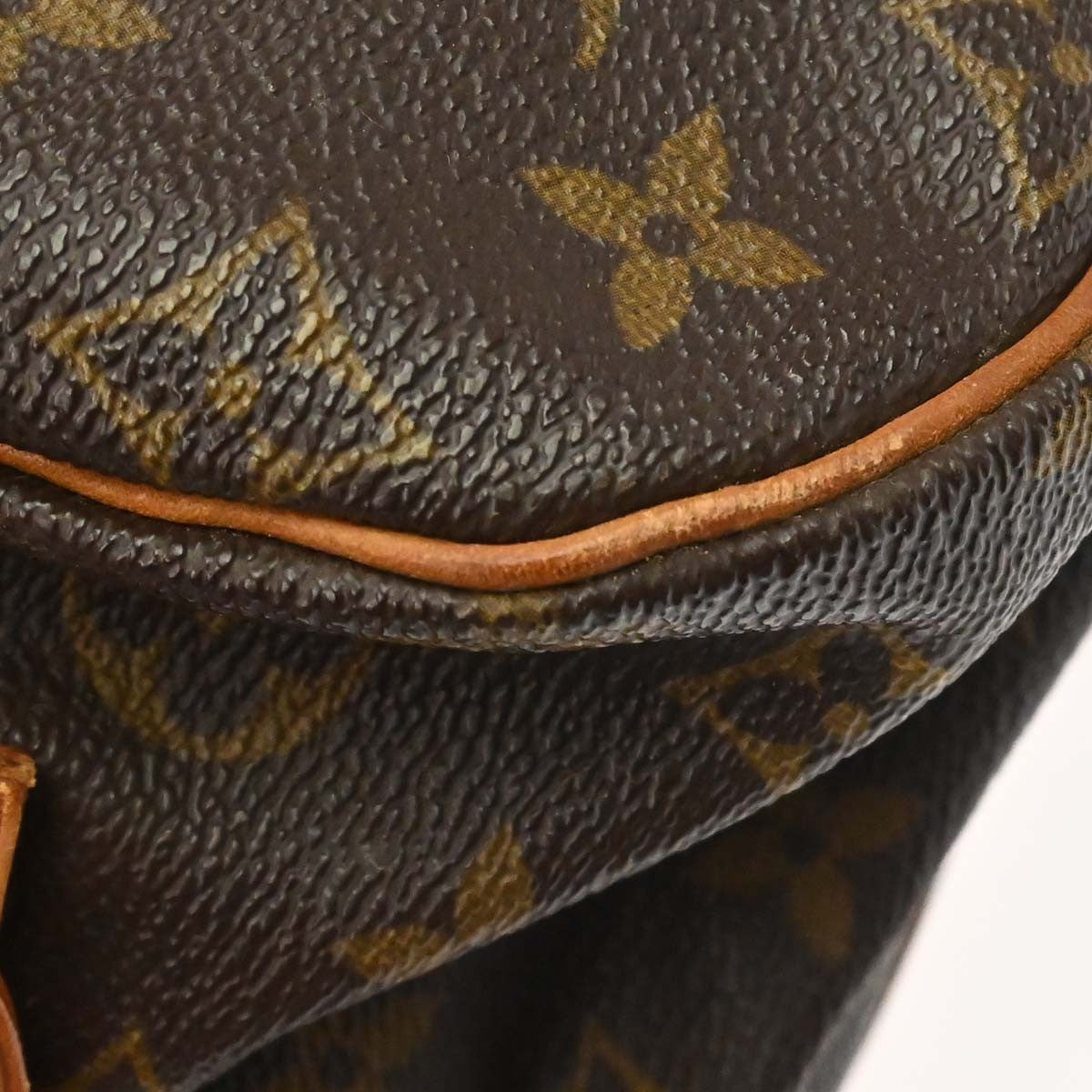 Louis Vuitton Saumur Monogram Canvas Brown Canvas Handbag (Pre-Owned)