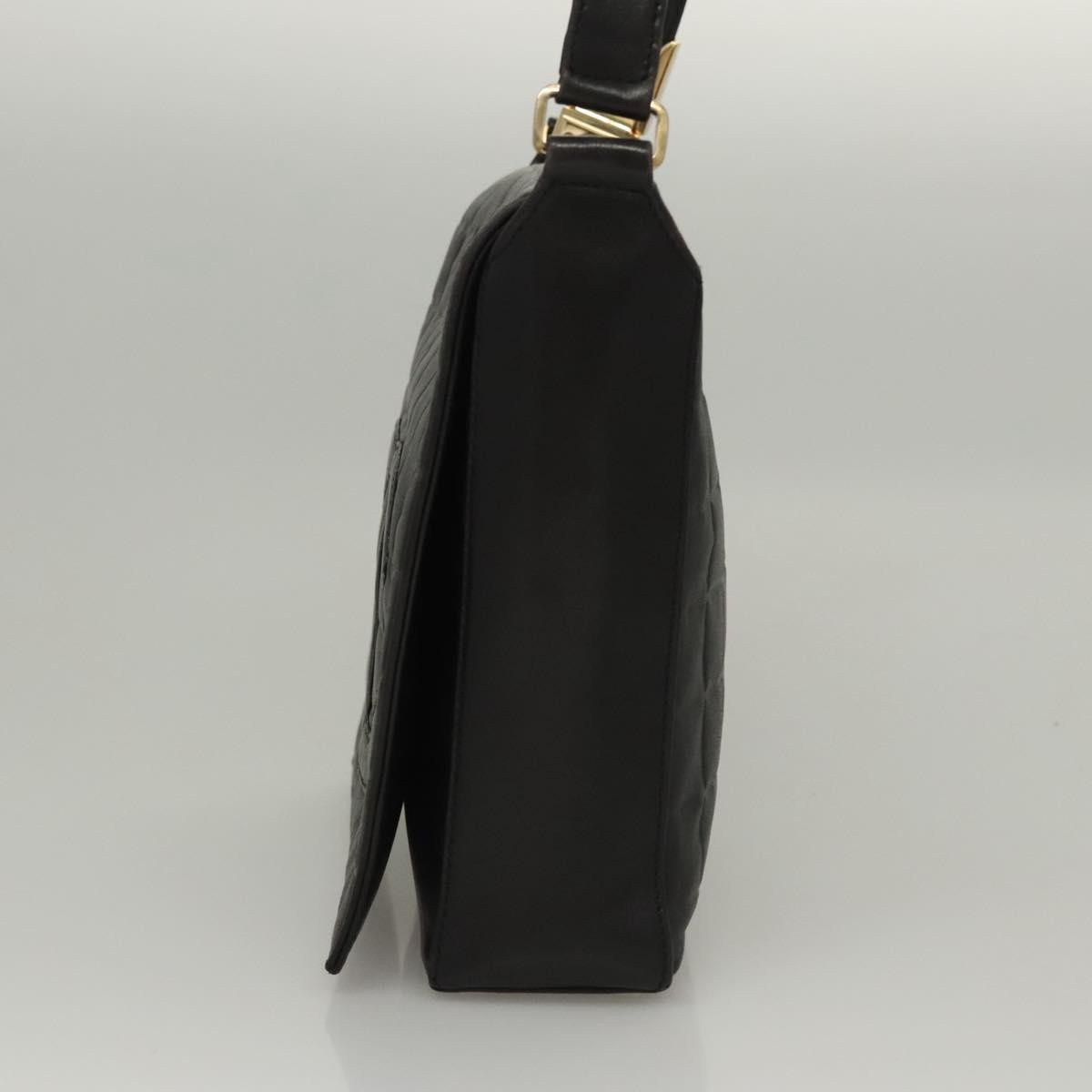 Chanel Chocolate Bar Cc Quilted Leather Black Leather Shoulder Bag Bag (Pre-Owned)