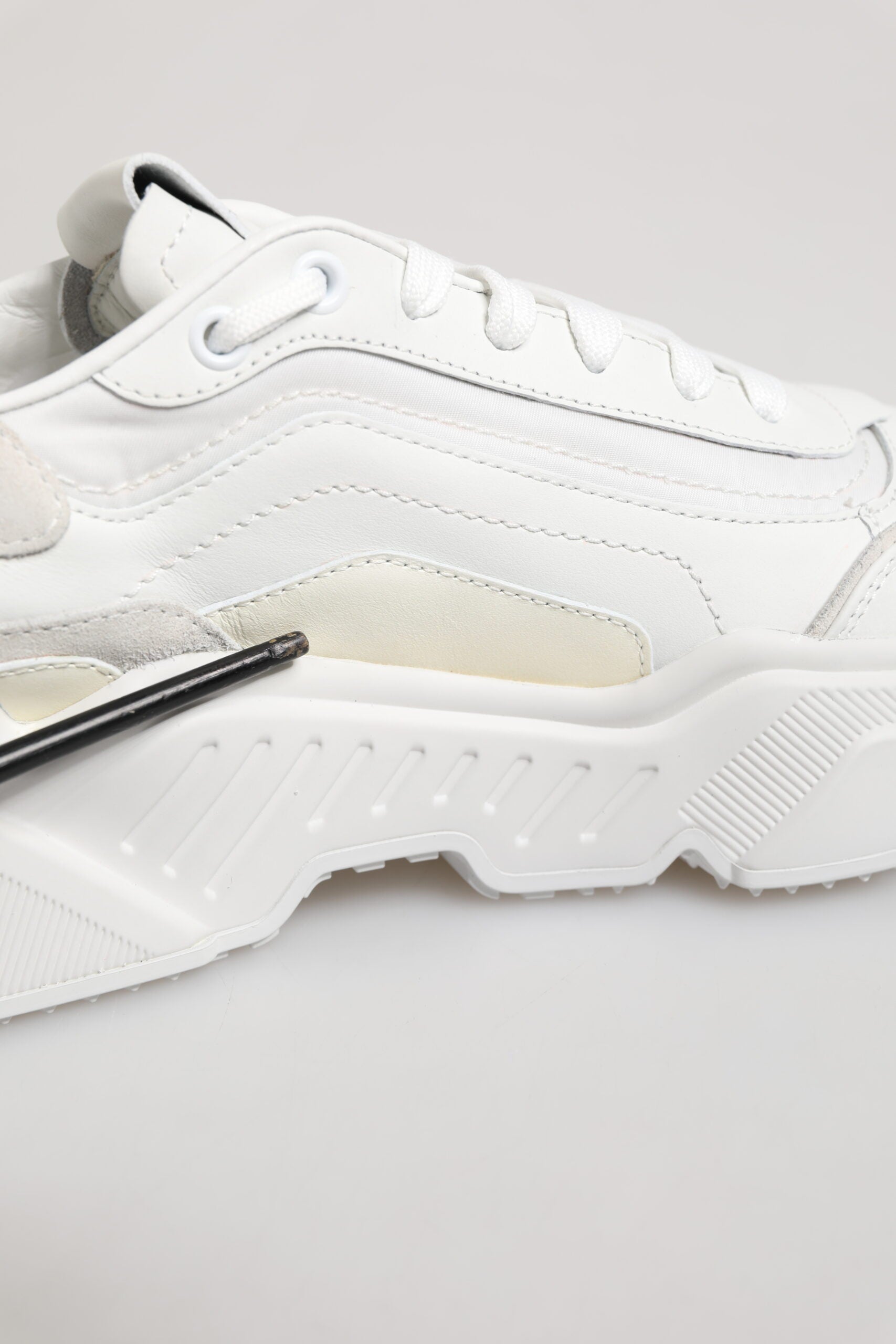 Dolce & Gabbana White Daymaster Low Top Mens Sneakers Men's Shoes (Pre-Owned)