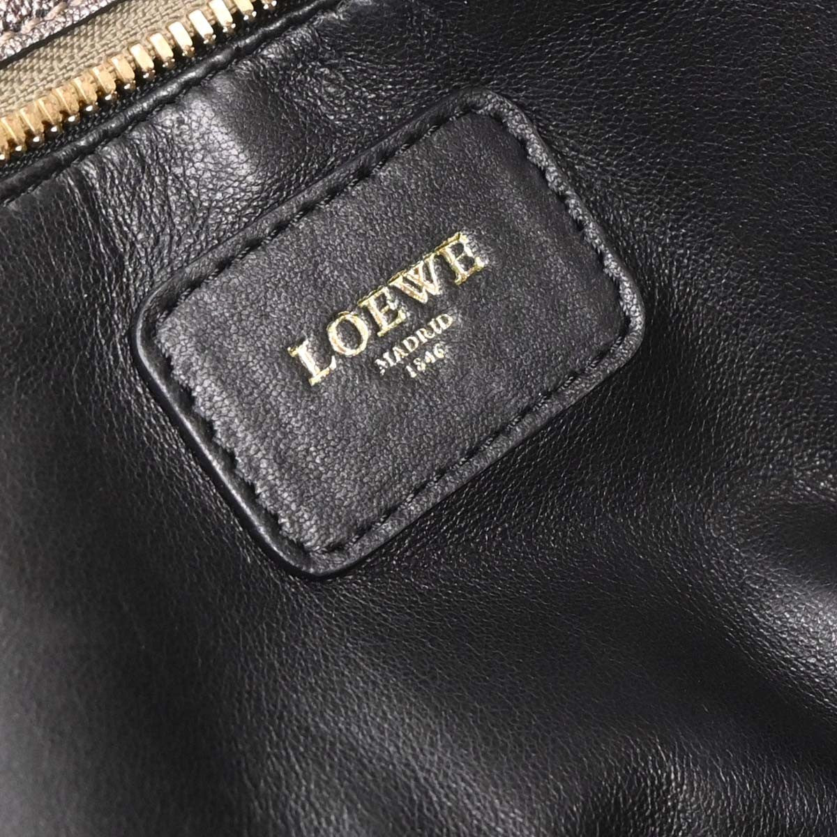 Loewe Amazona Leather Gold Leather Handbag (Pre-Owned)