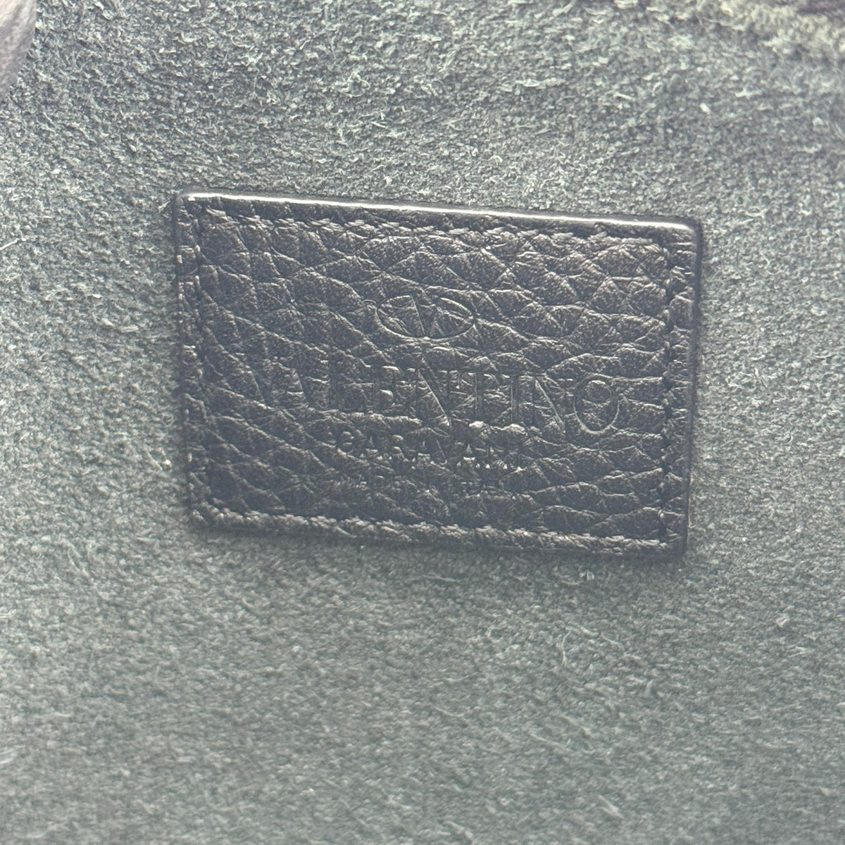 Valentino Garavani Rockstud Pouch Leather With Embossed Detail Black Leather Clutche & Pouche Bag (Pre-Owned)