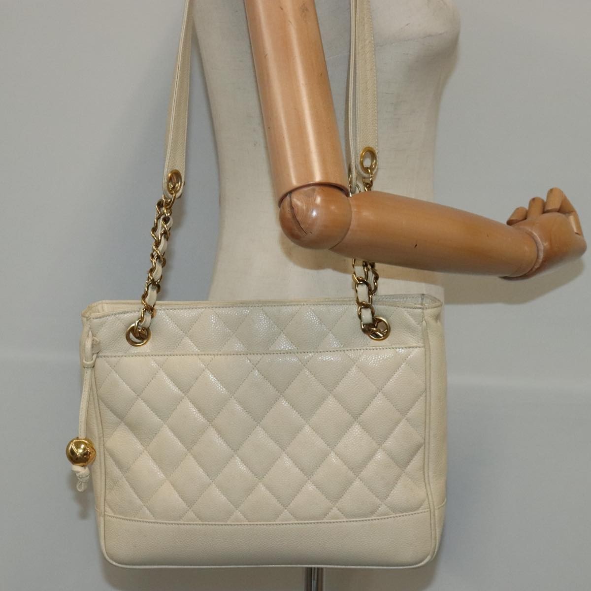 Chanel Vintage Slit Pocket Quilted Caviar Beige Leather Shoulder Bag Bag (Pre-Owned)