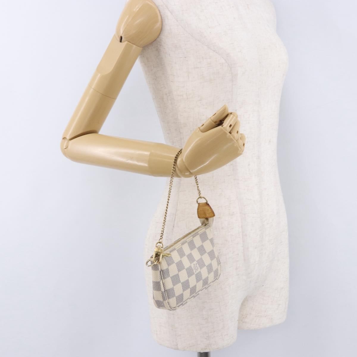 Louis Vuitton Mini Pochette Accessoires Damier Canvas Beige Canvas Clutche & Pouche Bag (Pre-Owned)