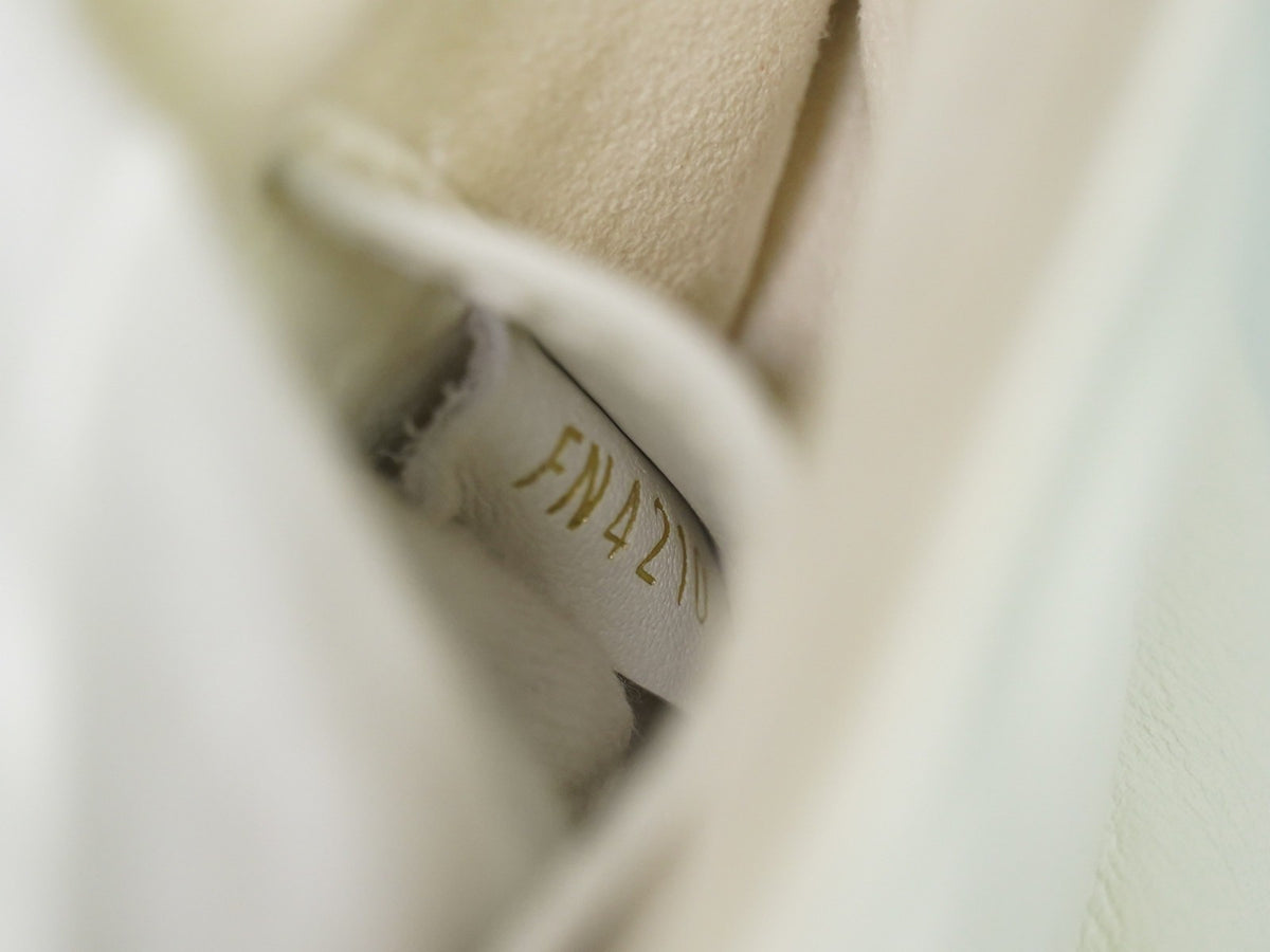 Louis Vuitton New Wave Multi Pochette Quilted Leather White Leather Shoulder Bag Bag (Pre-Owned)