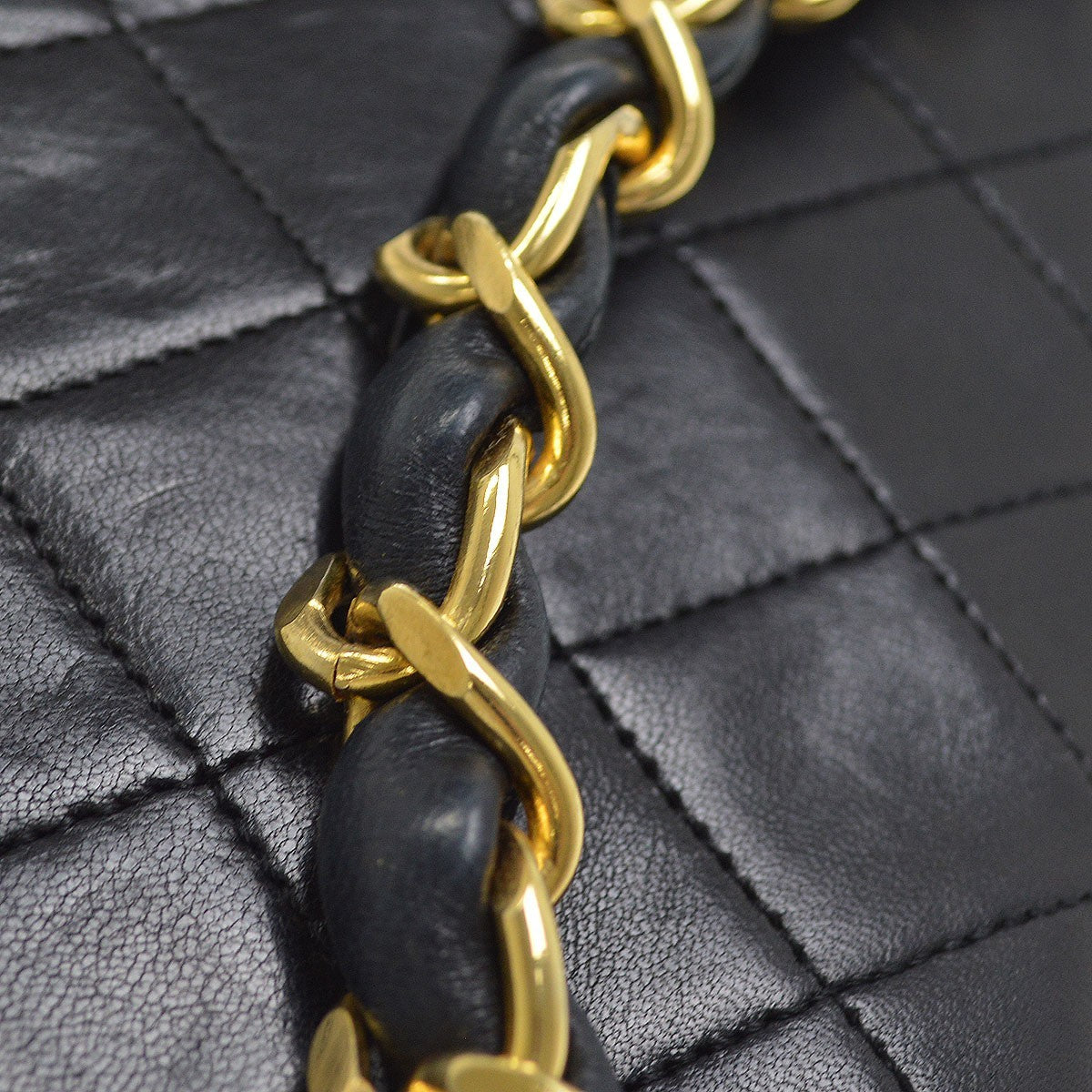 Chanel Vintage Classic Single Flap Quilted Lambskin Black Leather Handbag (Pre-Owned)