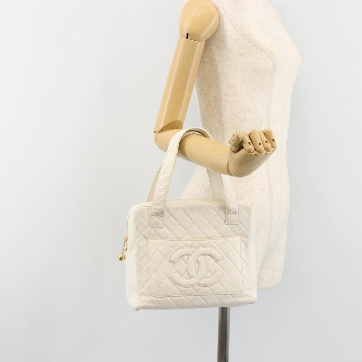 Chanel Cc Handbag Leather White Leather Handbag (Pre-Owned)