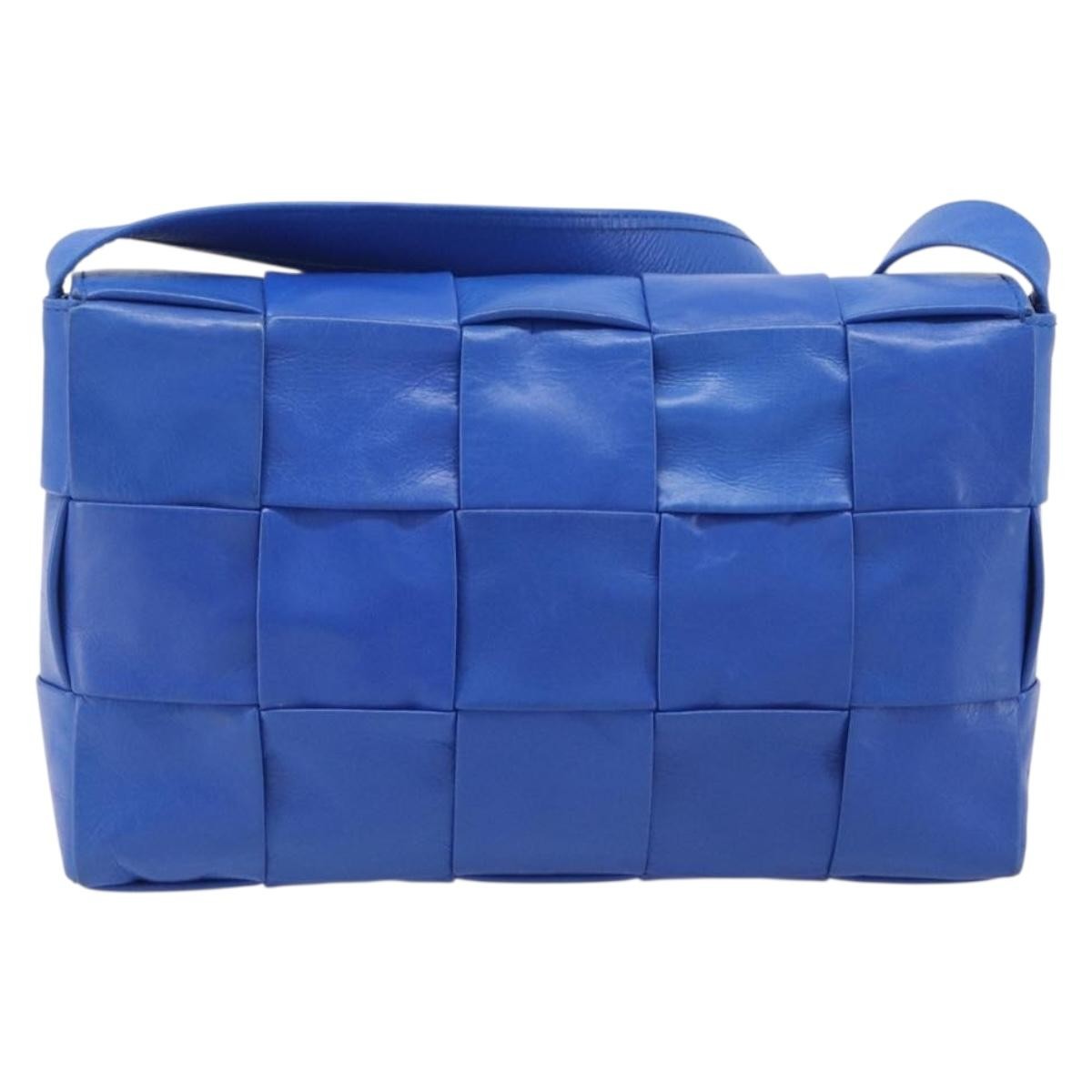 Bottega Veneta Cassette Maxi Intrecciato Leather Blue Leather Crossbody Bag Bag (Pre-Owned)