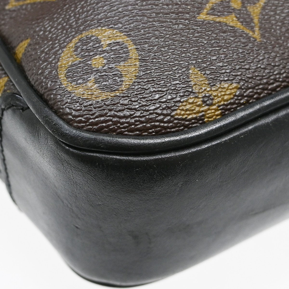 Louis Vuitton Bass Messenger Macassar Monogram Canvas Brown Canvas Shoulder Bag Bag (Pre-Owned)