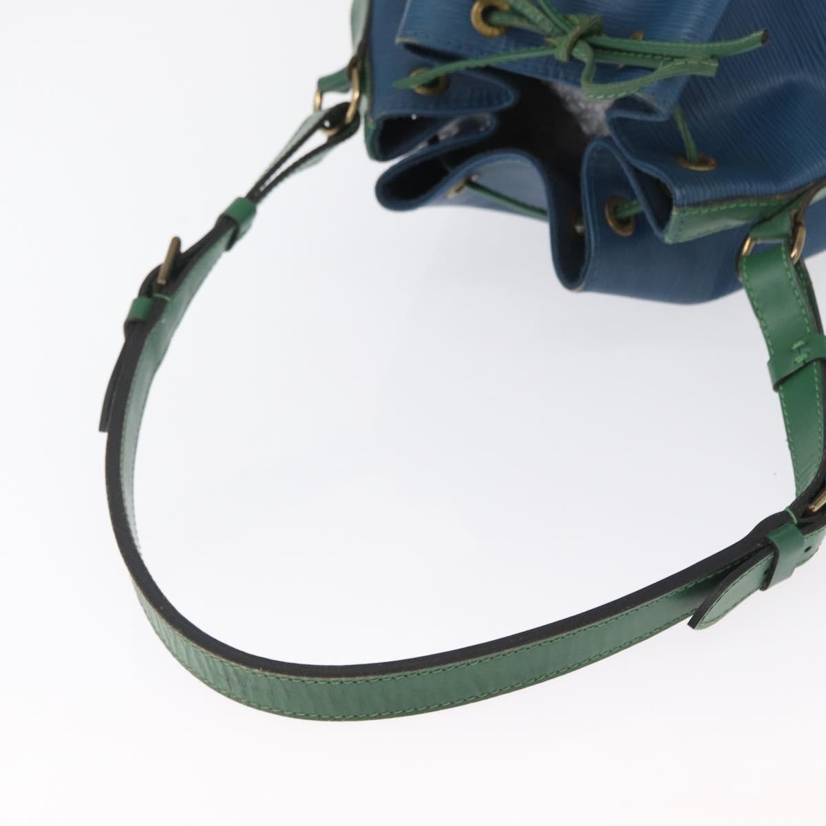 Louis Vuitton Bicolor Noe Epi Leather Blue Leather Shoulder Bag Bag (Pre-Owned)