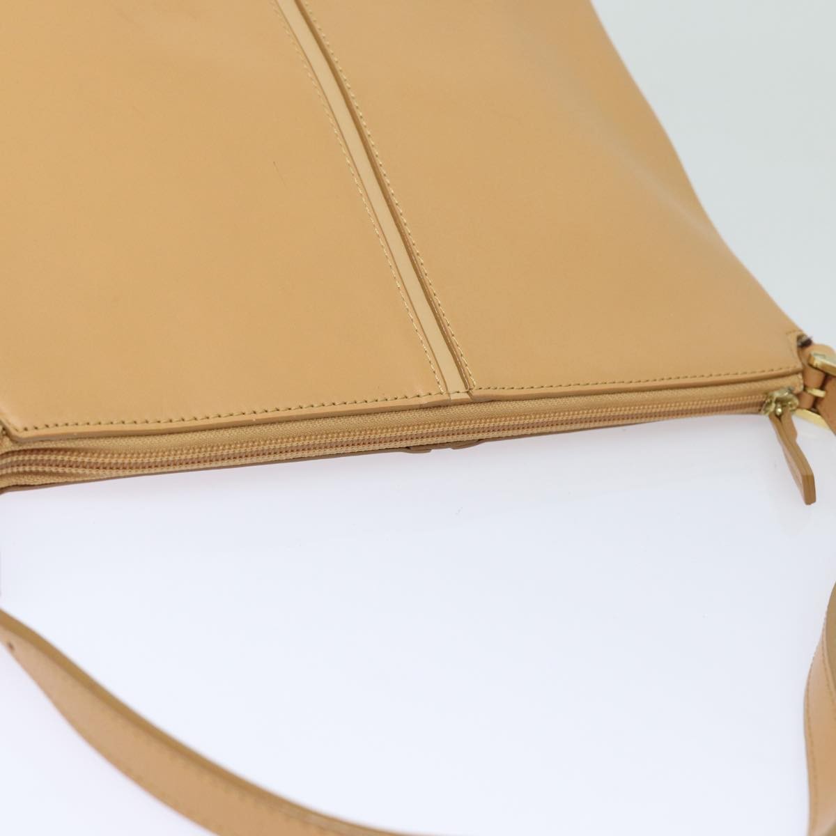 Burberry Vintage Leather Beige Leather Shoulder Bag Bag (Pre-Owned)