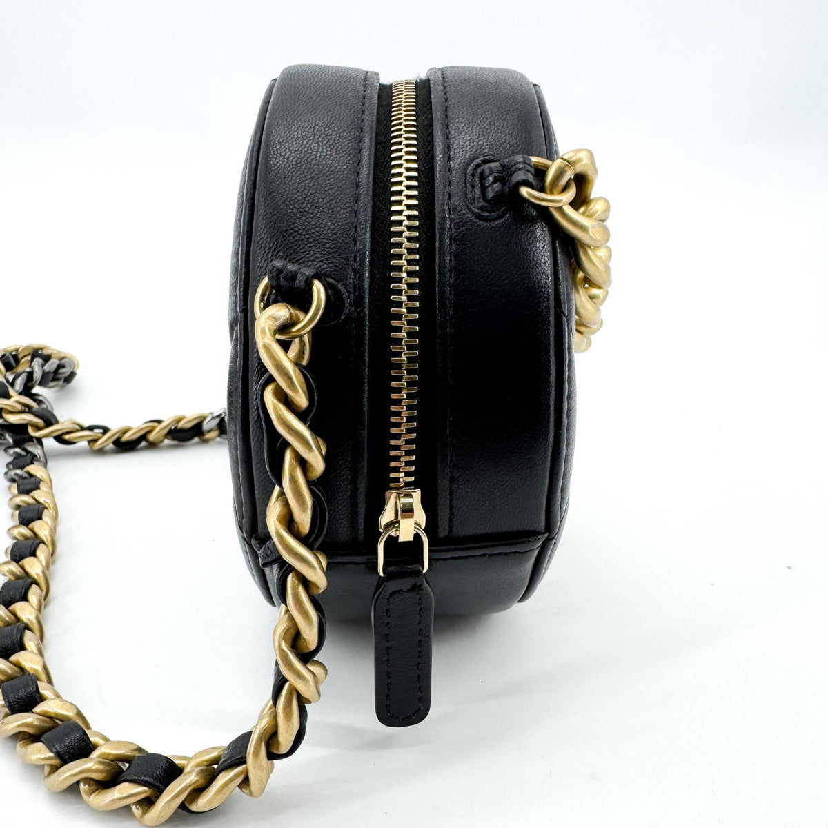 Chanel 19 Round Clutch With Chain Quilted Leather Black Leather Clutche & Pouche Bag (Pre-Owned)