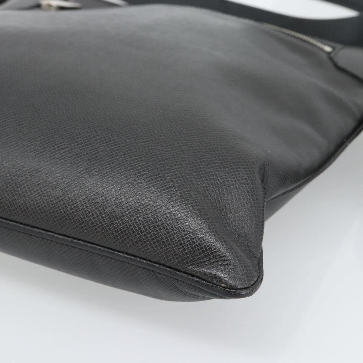 Louis Vuitton Sasha Taiga Leather Gray Leather Shoulder Bag Bag (Pre-Owned)