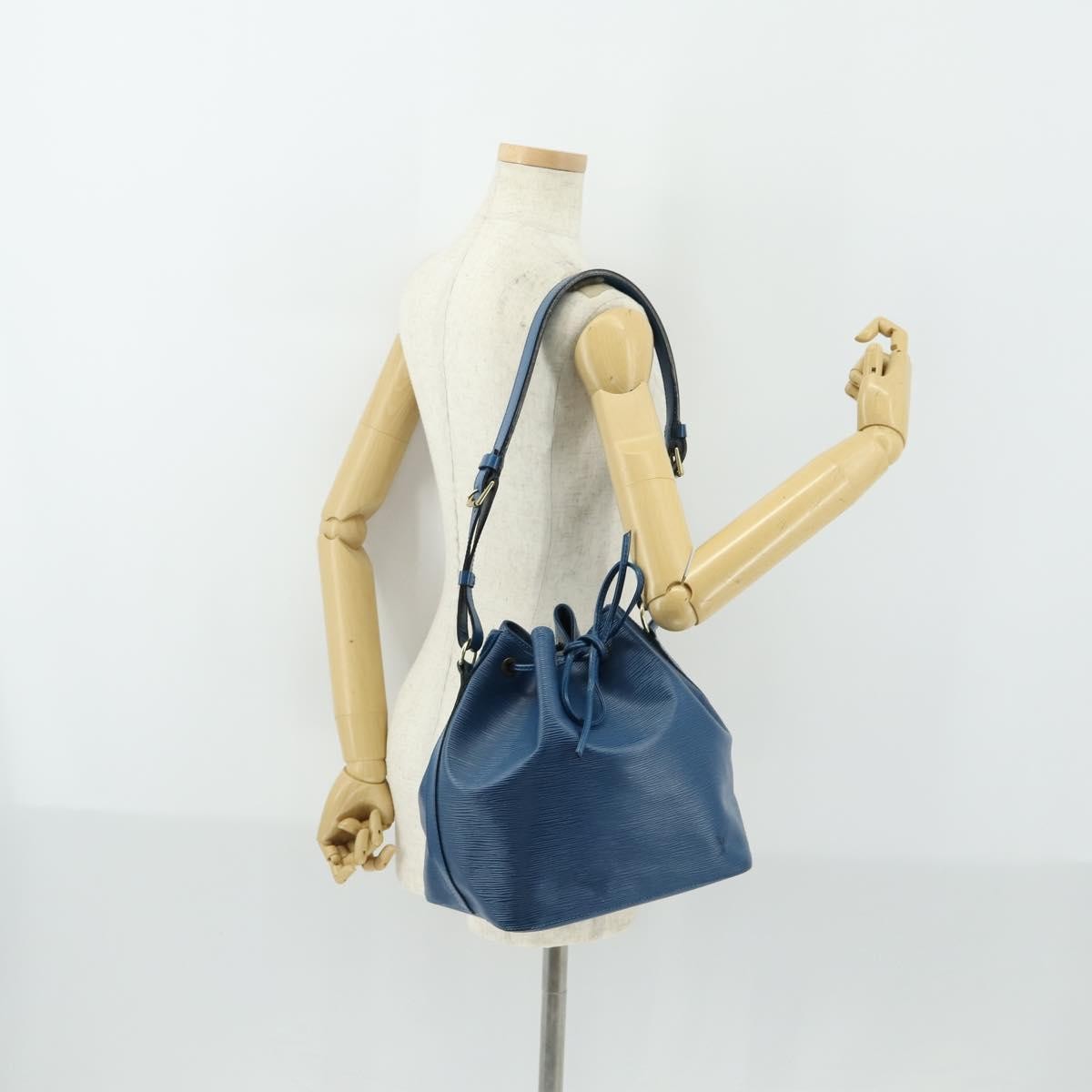 Louis Vuitton Petit Noe Epi Leather Blue Leather Shoulder Bag Bag (Pre-Owned)
