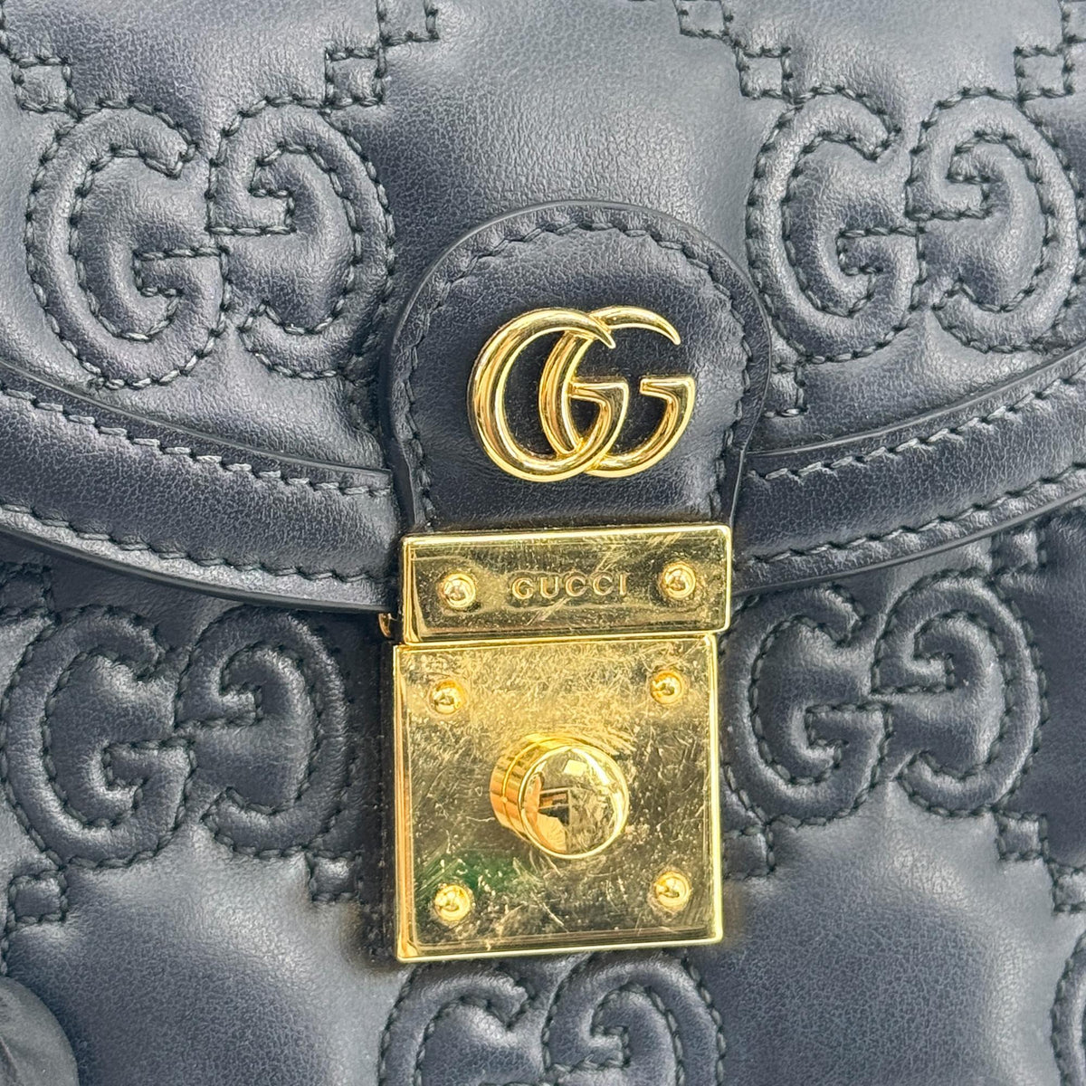 Gucci Padlock Gg Embossed Leather Black Leather Shoulder Bag Bag (Pre-Owned)