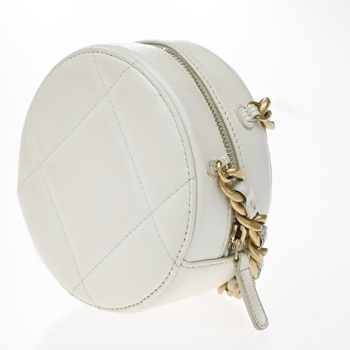 Chanel Chanel 19 Quilted White Leather Clutche & Pouche Bag (Pre-Owned)