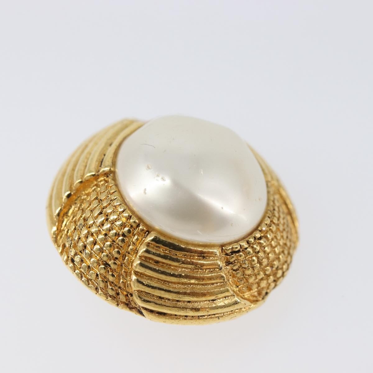 Chanel Vintage Round Clip-On Metal Gold Metal Earrings Jewelry (Pre-Owned)