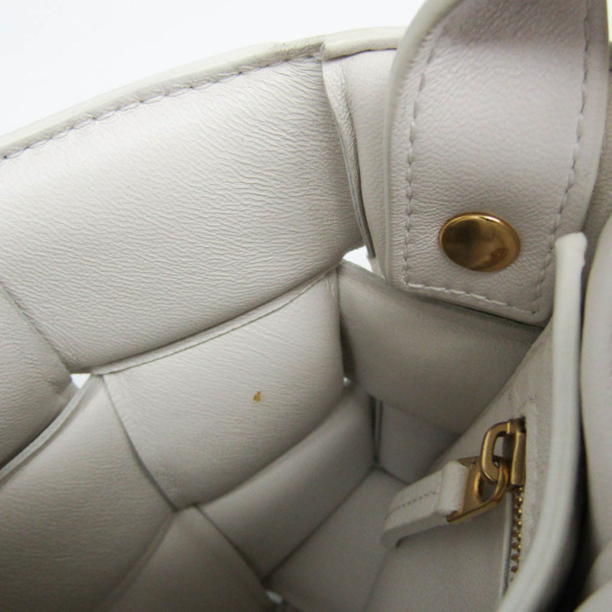 Bottega Veneta Cassette Chain Padded Maxi Intrecciato Leather White Leather Shoulder Bag Bag (Pre-Owned)