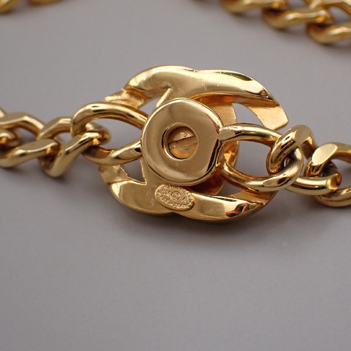 Chanel Vintage Turnlock Reissue Chain Metal Gold Gold_Plated Jewelry (Pre-Owned)