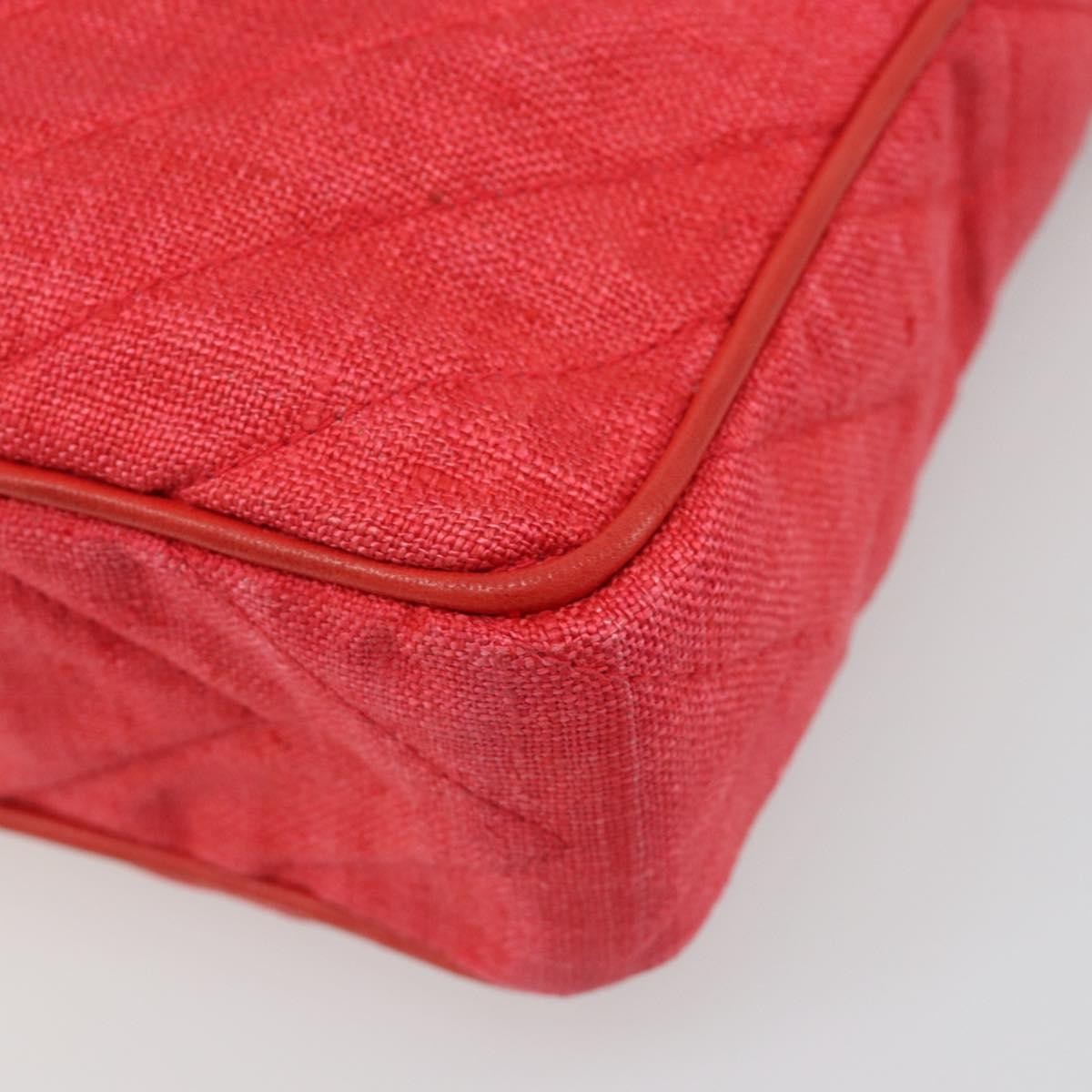 Chanel Vintage Diamond Cc Camera Chevron Canvas Red Canvas Handbag (Pre-Owned)
