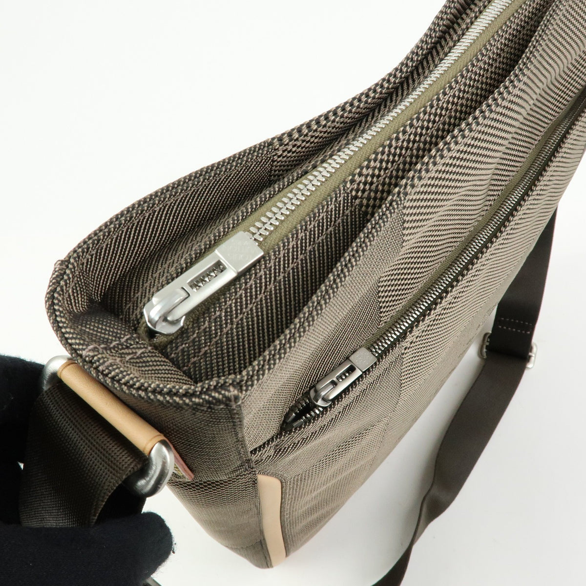 Louis Vuitton Compagnon Messenger Damier Geant Canvas Brown Canvas Handbag (Pre-Owned)