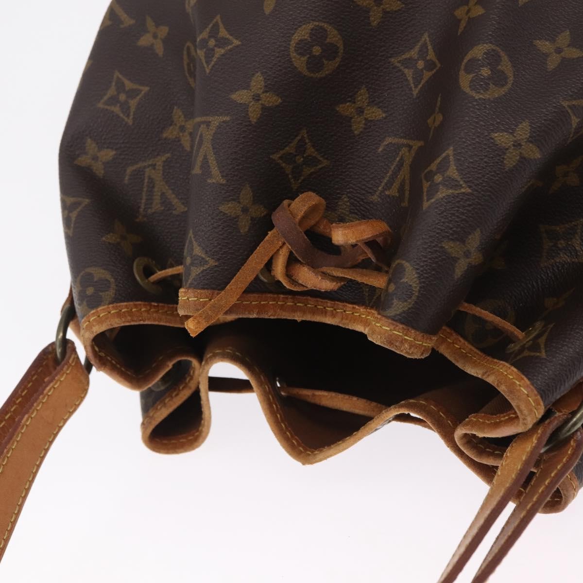 Louis Vuitton Noe Monogram Canvas Brown Canvas Shoulder Bag Bag (Pre-Owned)