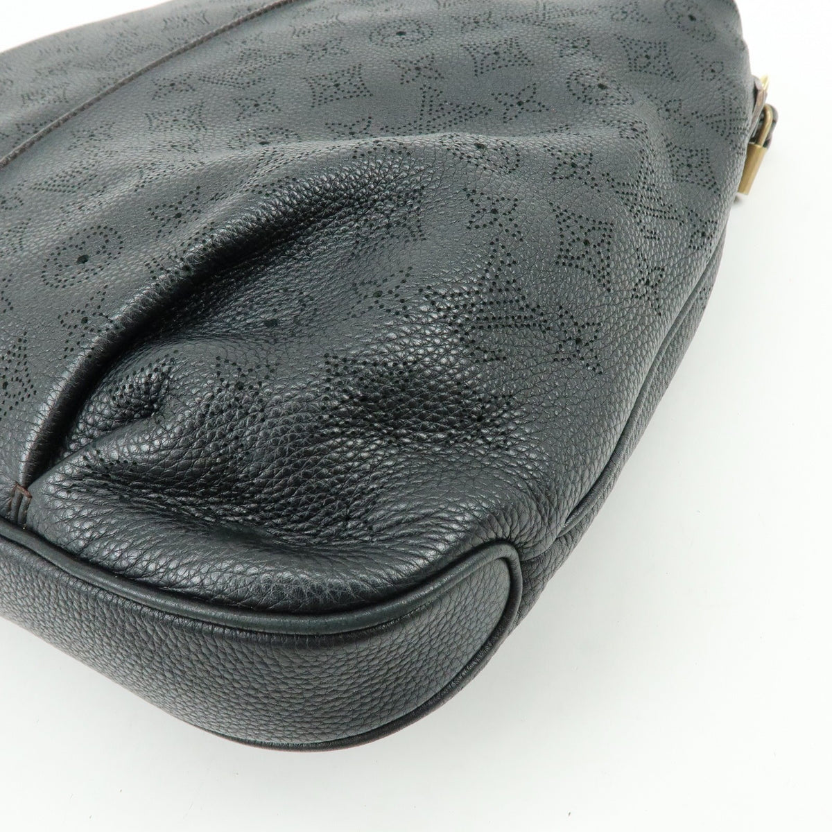 Louis Vuitton Selene Mahina Leather Black Leather Handbag (Pre-Owned)