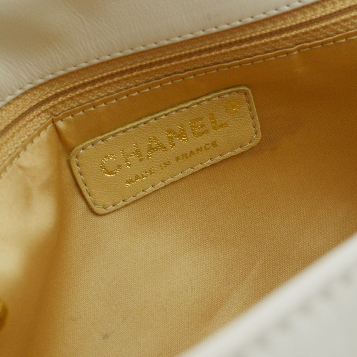 Chanel Rodeo Drive Lambskin White Leather Shoulder Bag Bag (Pre-Owned)