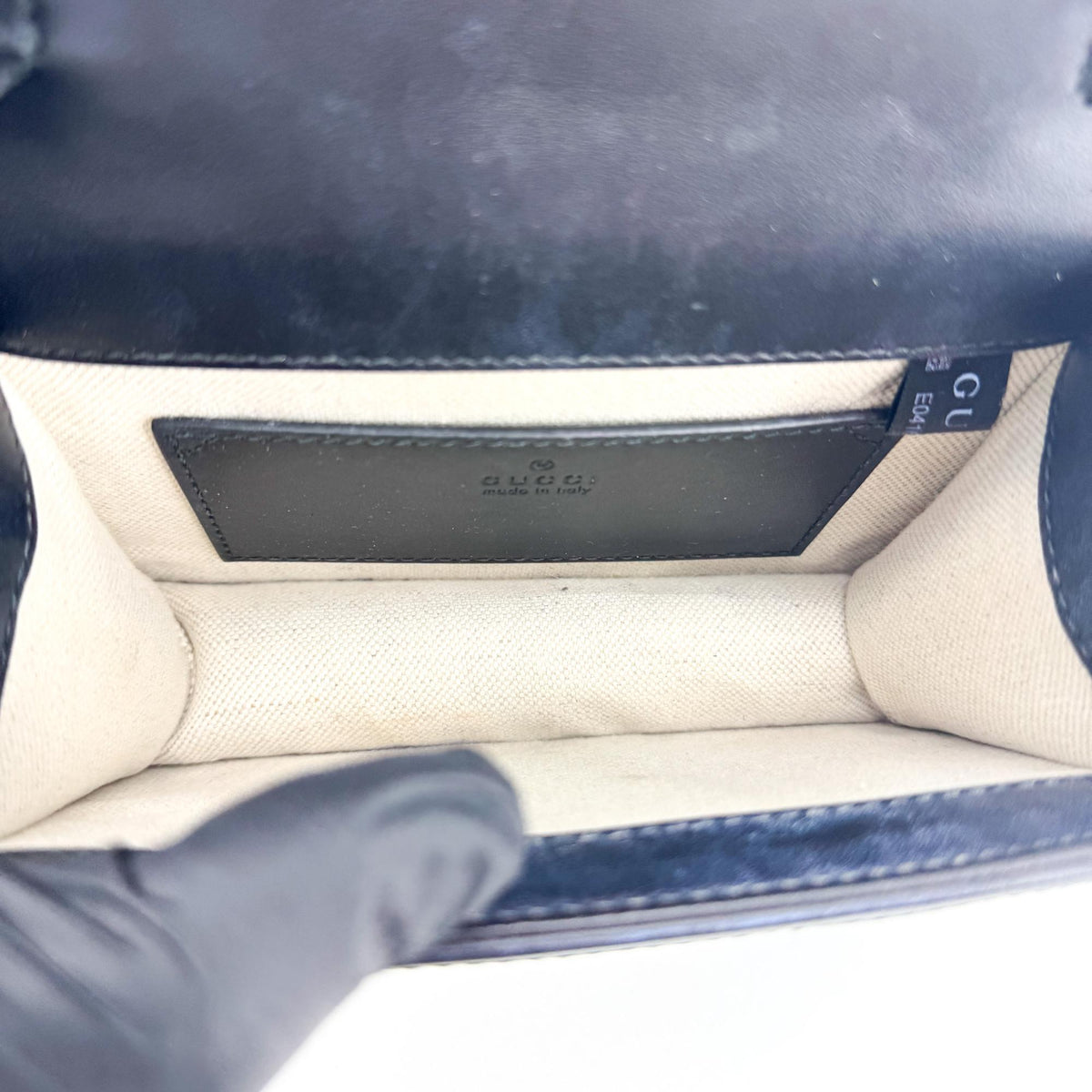 Gucci Padlock Gg Embossed Leather Black Leather Shoulder Bag Bag (Pre-Owned)