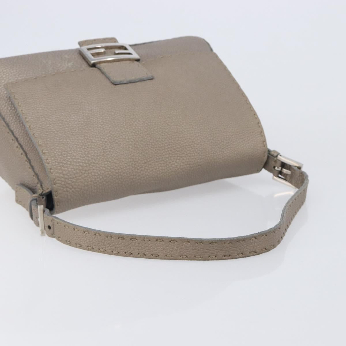 Fendi Selleria Baguette Leather Beige Leather Handbag (Pre-Owned)
