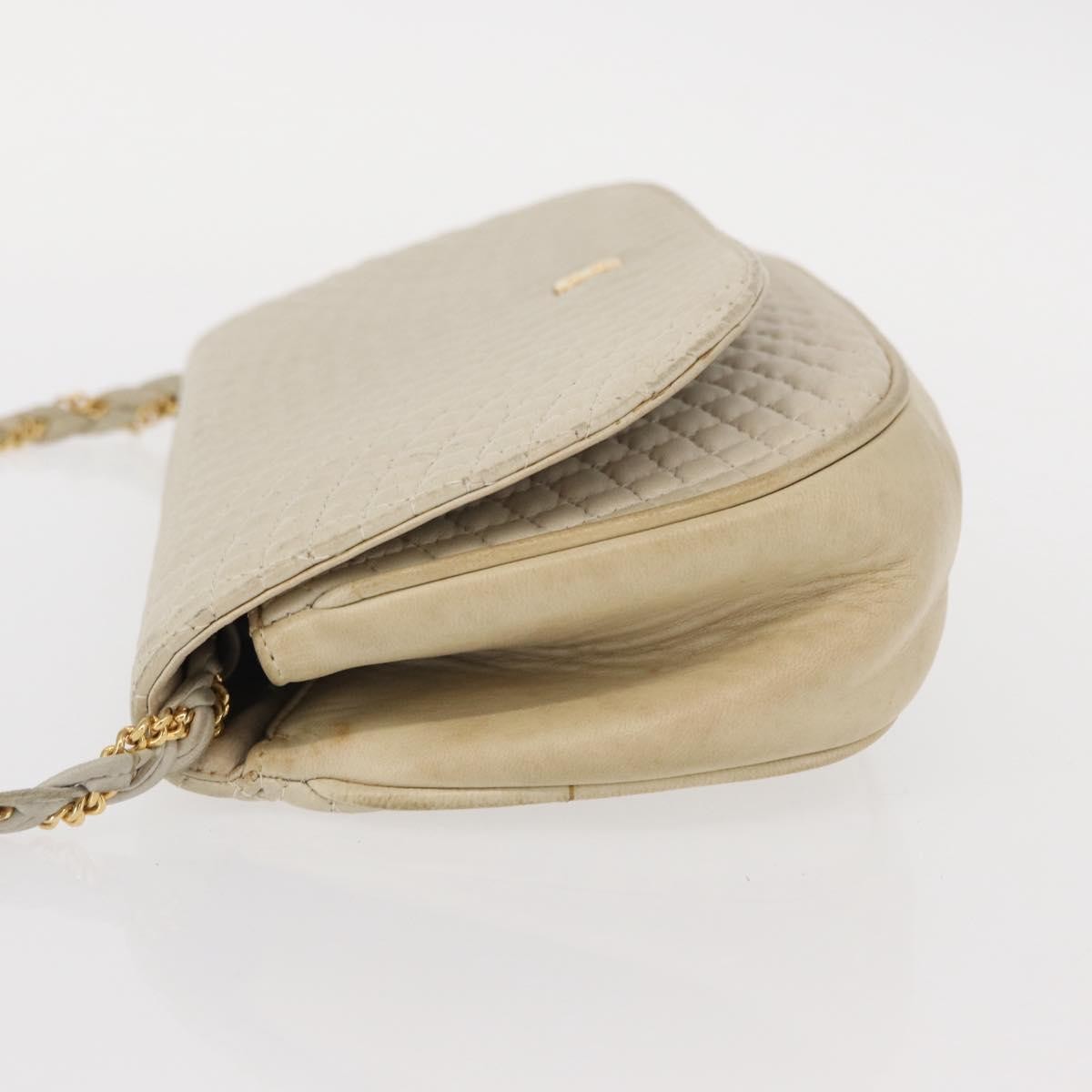 Bally Vintage Quilted Leather White Leather Shoulder Bag Bag (Pre-Owned)