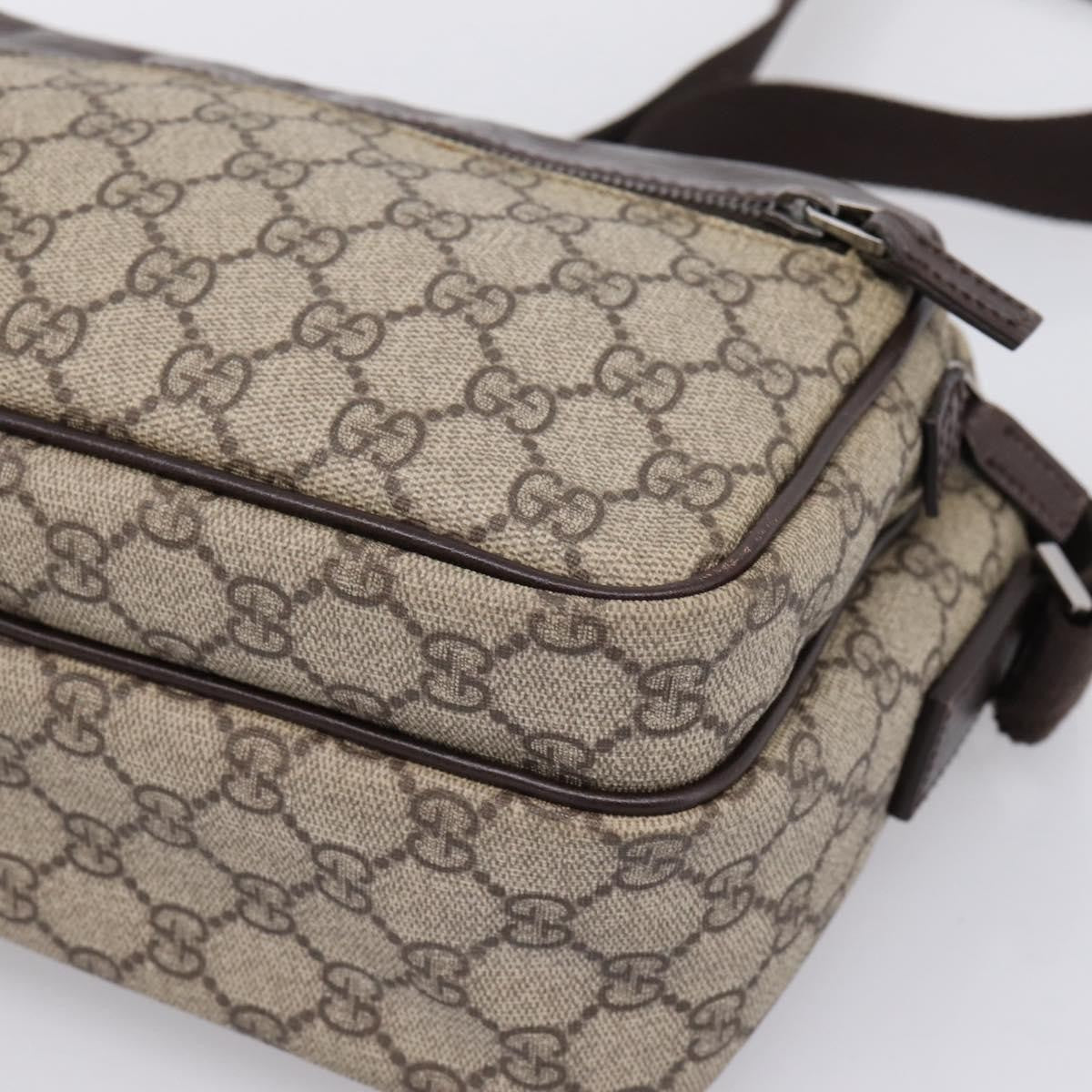 Gucci Front Zip Pocket Messenger Gg Coated Canvas Beige Canvas Shoulder Bag Bag (Pre-Owned)
