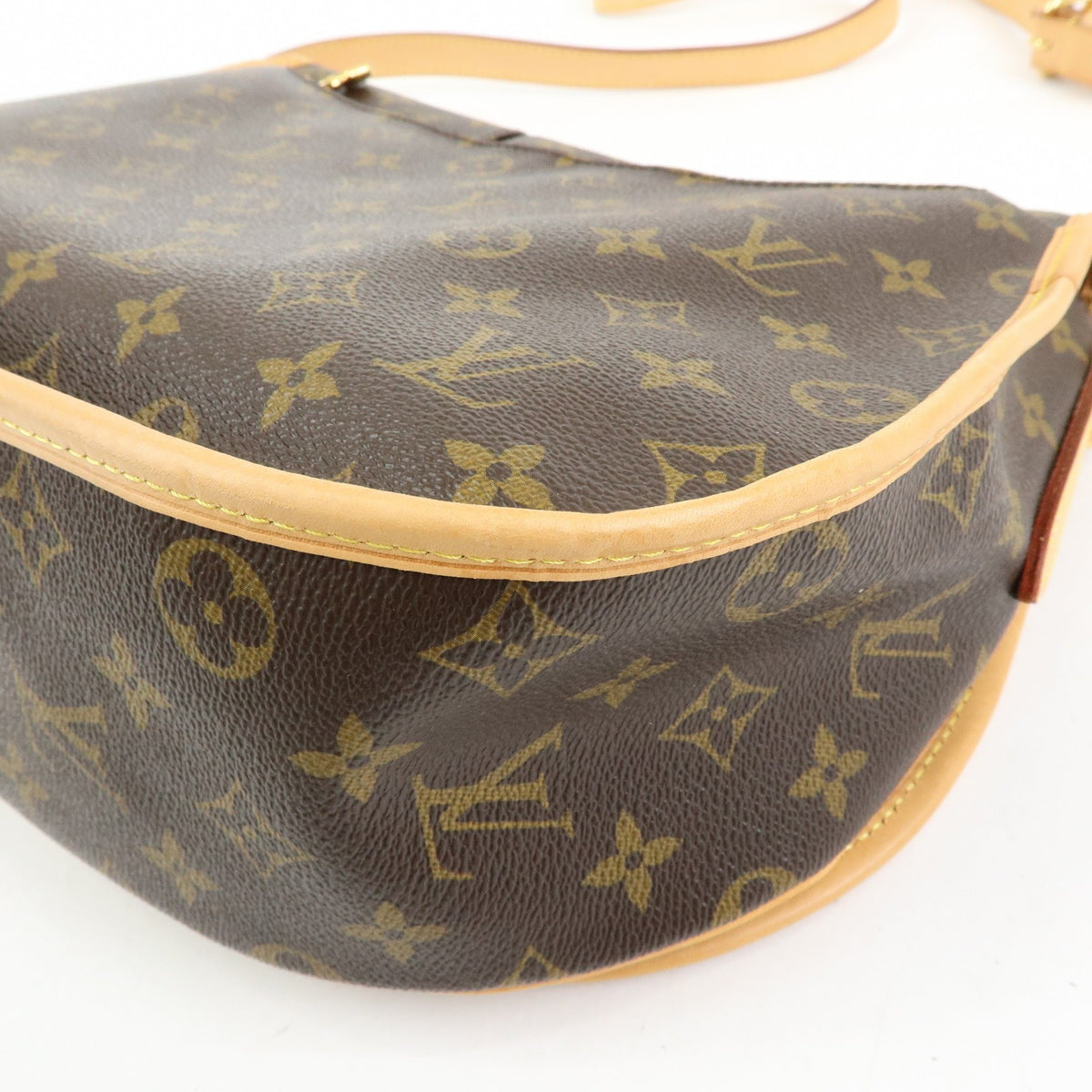 Louis Vuitton Menilmontant Monogram Canvas Brown Canvas Handbag (Pre-Owned)