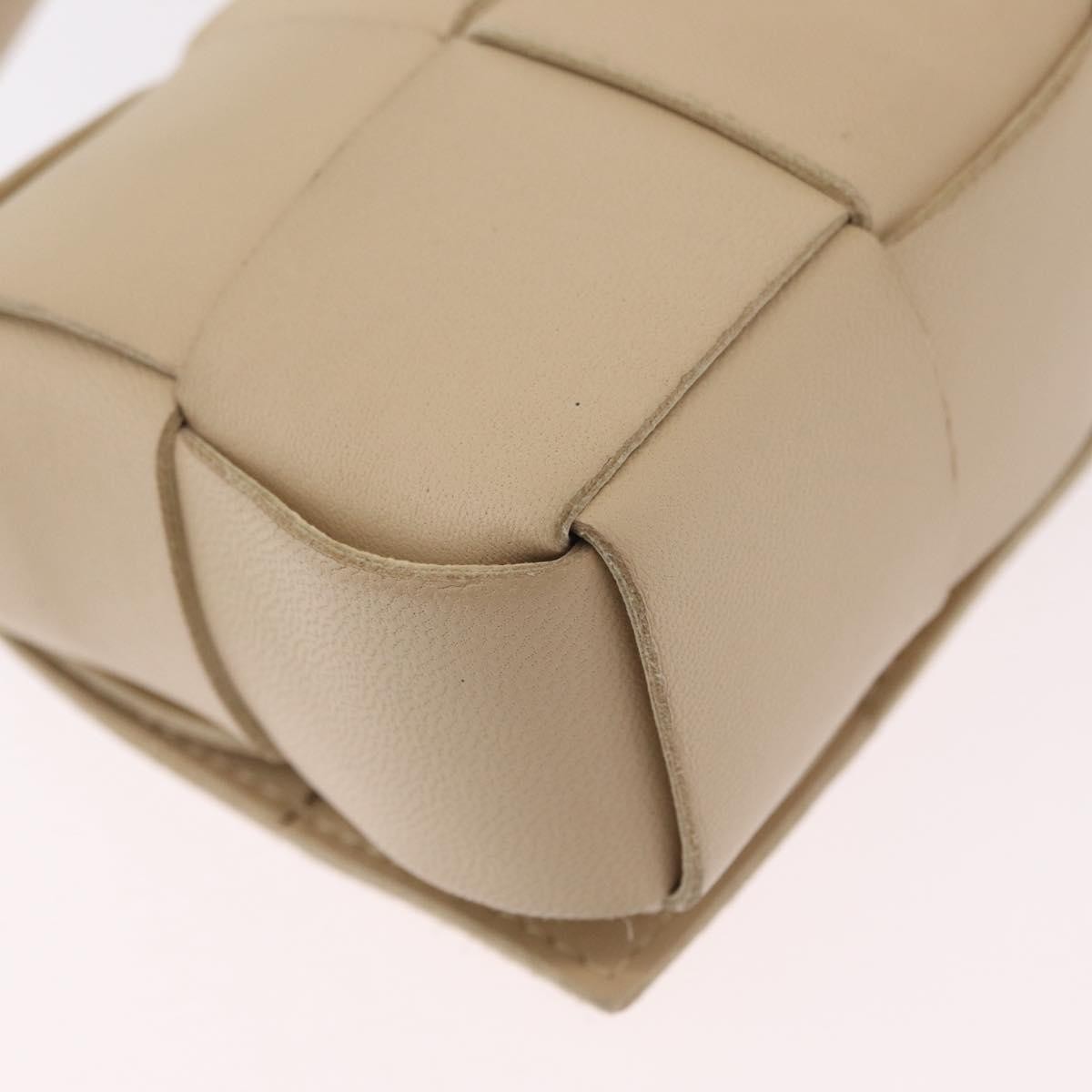 Bottega Veneta Cassette Maxi Intrecciato Leather Beige Leather Crossbody Bag Bag (Pre-Owned)