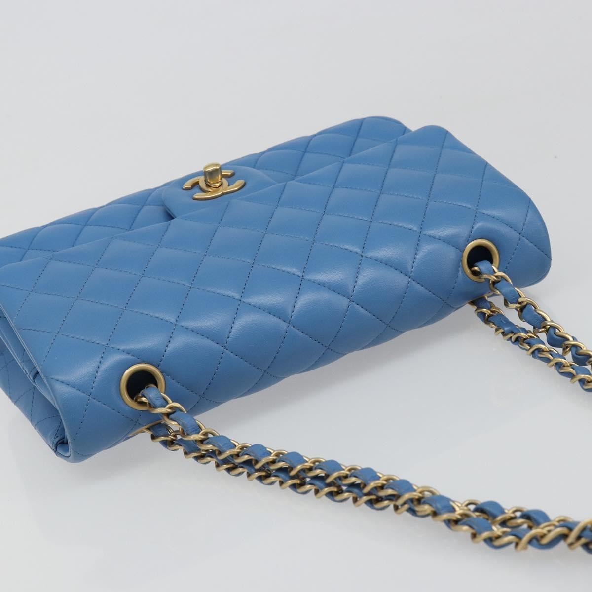 Chanel Matelassé Lambskin Leather Blue Leather Handbag (Pre-Owned)