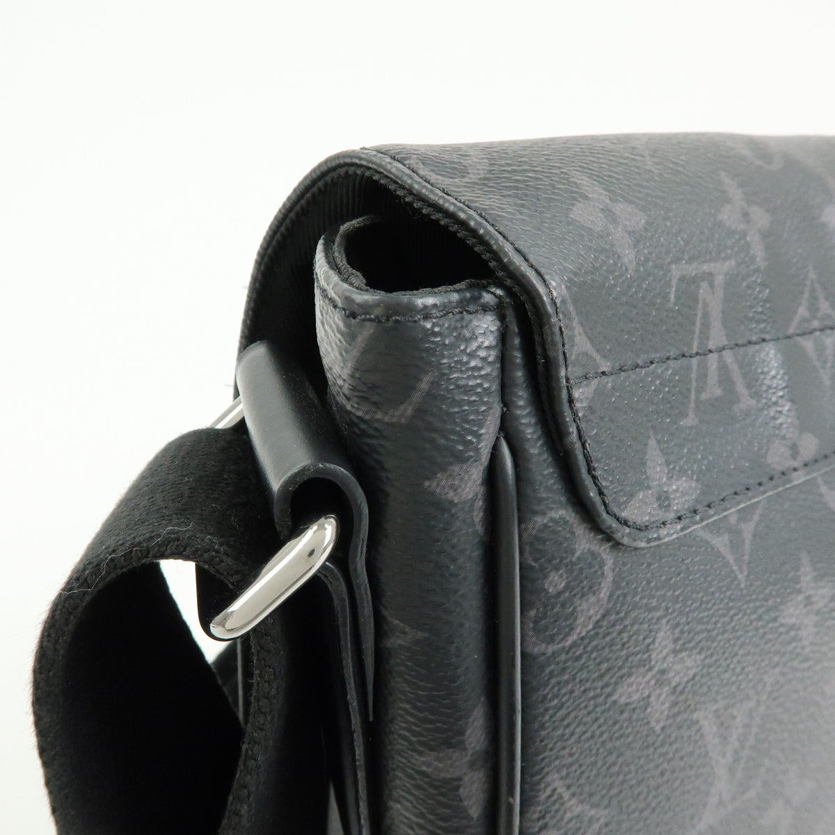 Louis Vuitton District Messenger Monogram Eclipse Canvas Gray Canvas Handbag (Pre-Owned)