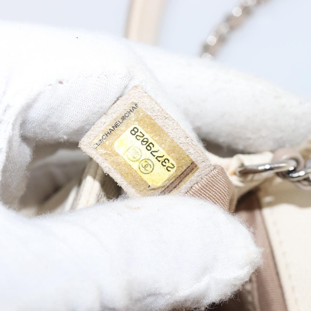 Chanel Macro Flap Chevron Caviar White Calfskin Shoulder Bag Bag (Pre-Owned)