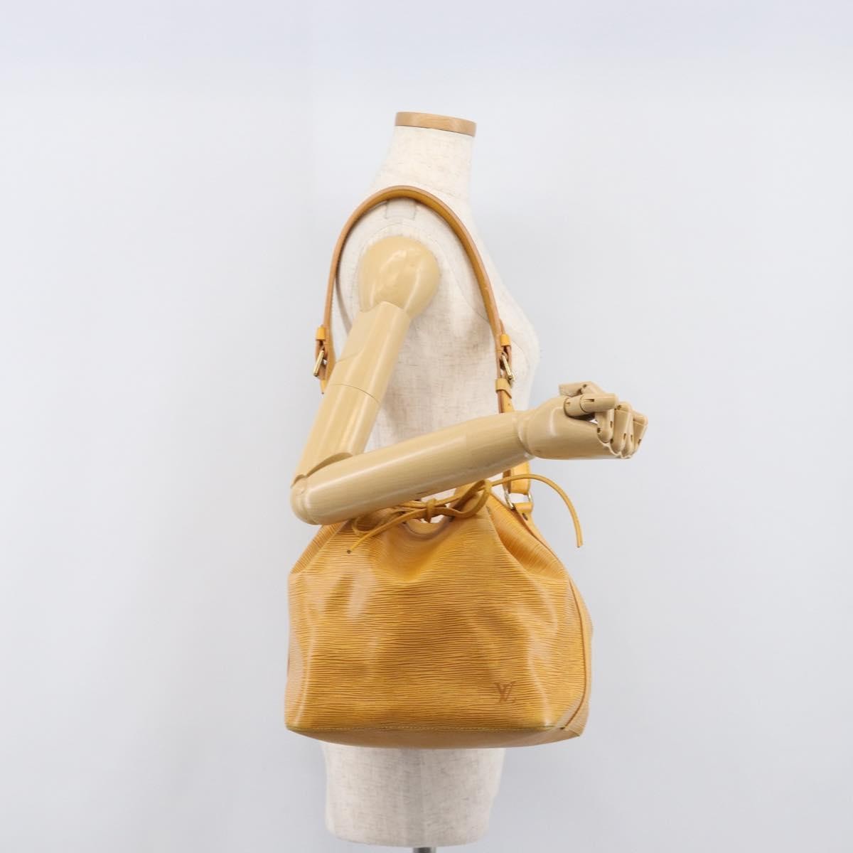 Louis Vuitton Petit Noe Epi Leather Yellow Leather Shoulder Bag Bag (Pre-Owned)