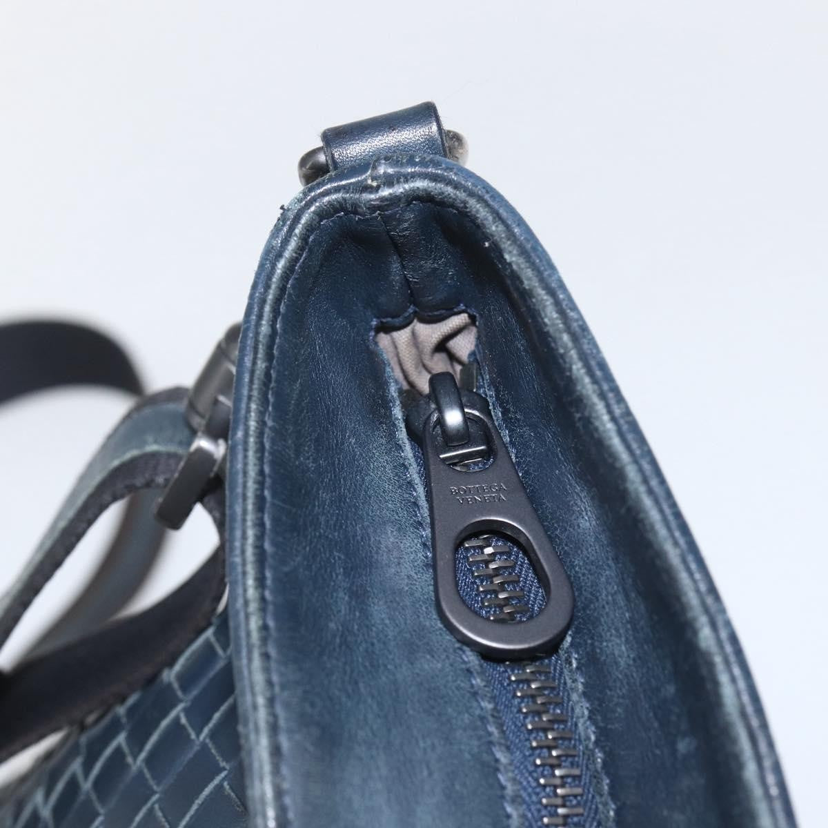 Bottega Veneta Flat Messenger Intrecciato Nappa Navy Leather Crossbody Bag Bag (Pre-Owned)