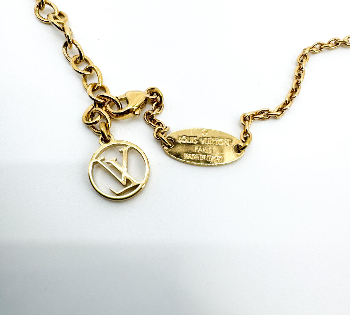 Louis Vuitton Essential V Metal Gold Other Necklace Jewelry (Pre-Owned)