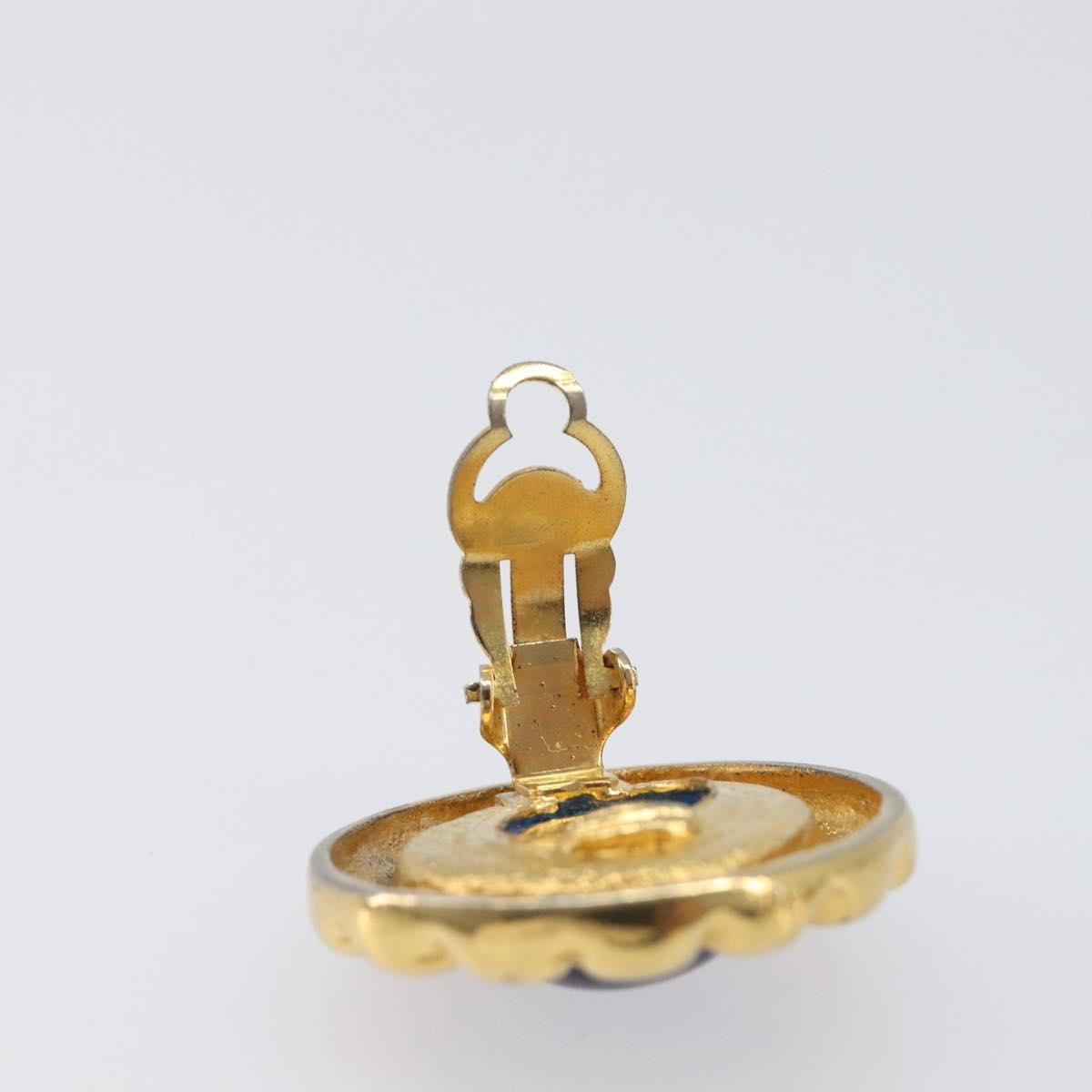 Chanel Vintage Round Clip-On Metal Gold Metal Earrings Jewelry (Pre-Owned)