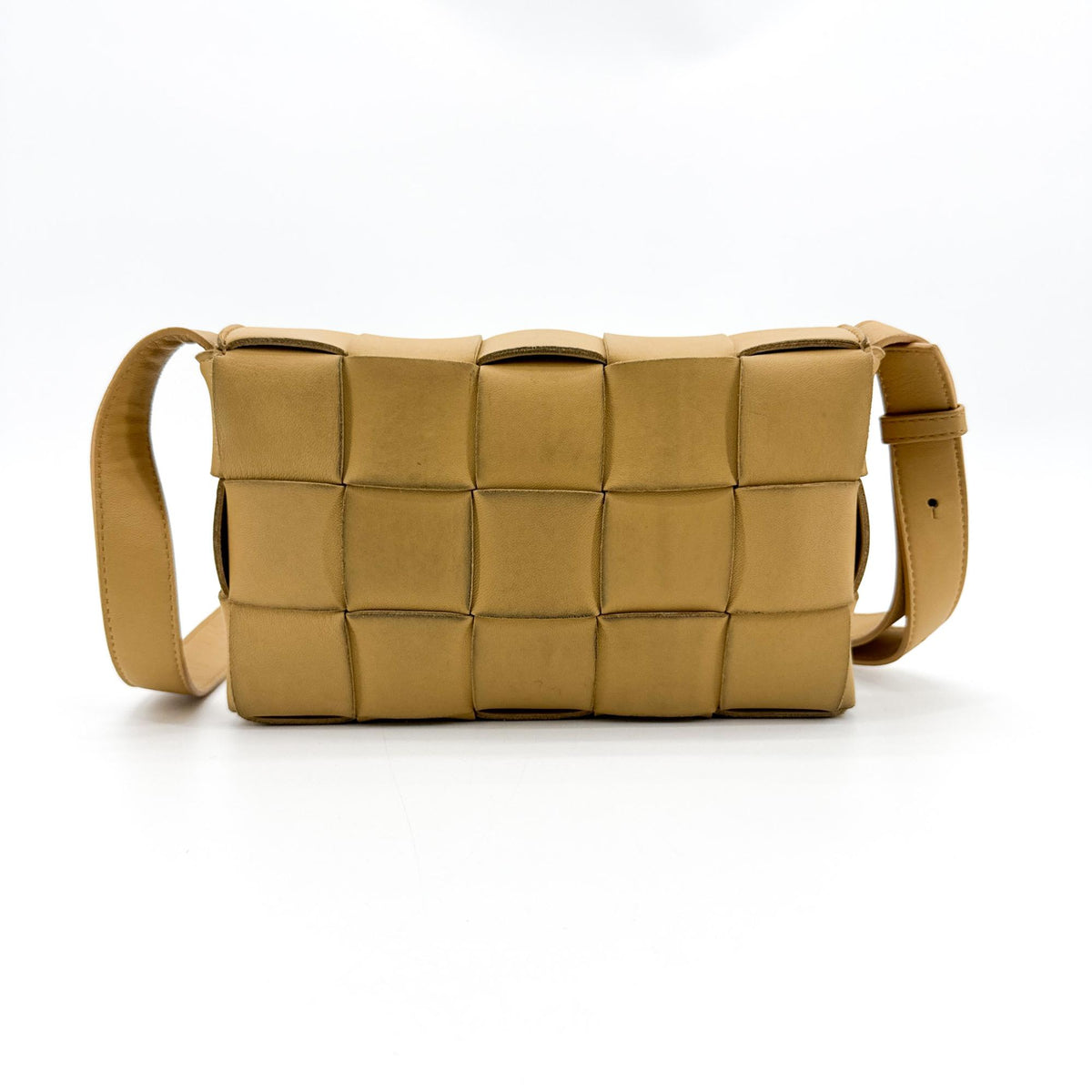 Bottega Veneta Cassette Maxi Intrecciato Leather Beige Leather Crossbody Bag Bag (Pre-Owned)