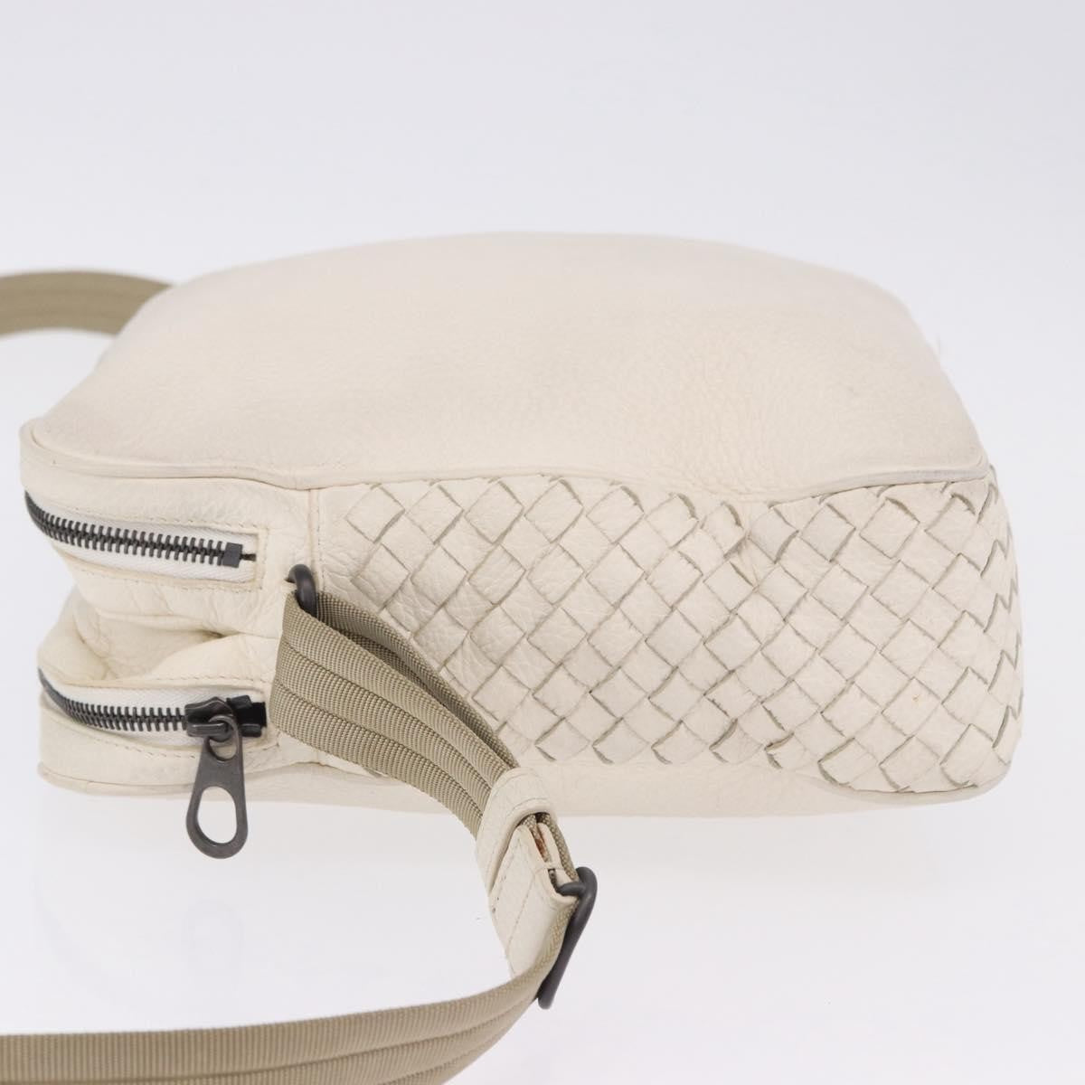 Bottega Veneta Intrecciato Shoulder Leather White Leather Shoulder Bag Bag (Pre-Owned)