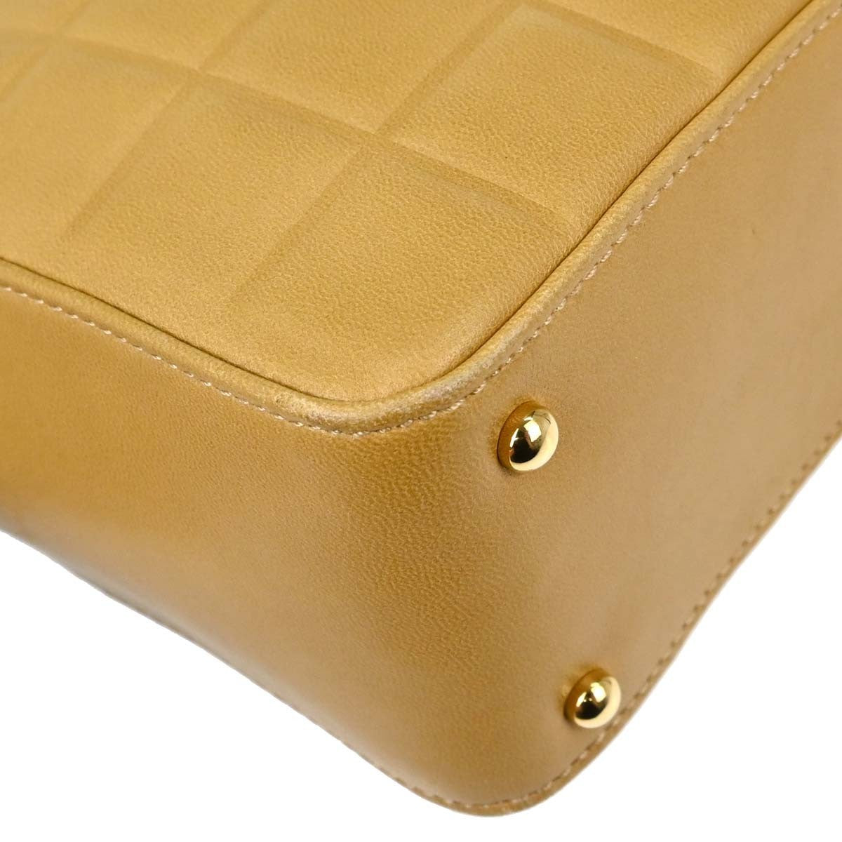 Chanel Chocolate Bar Cc Quilted Leather Beige Leather Shoulder Bag Bag (Pre-Owned)